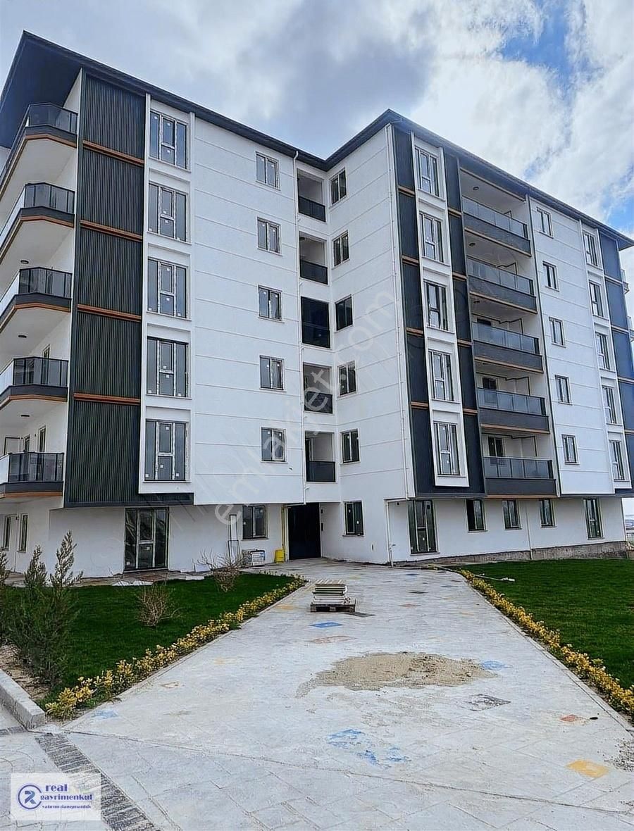 Hatip Mahallesi Laçin Garden City Projesinde 2+1 Satılık Daire