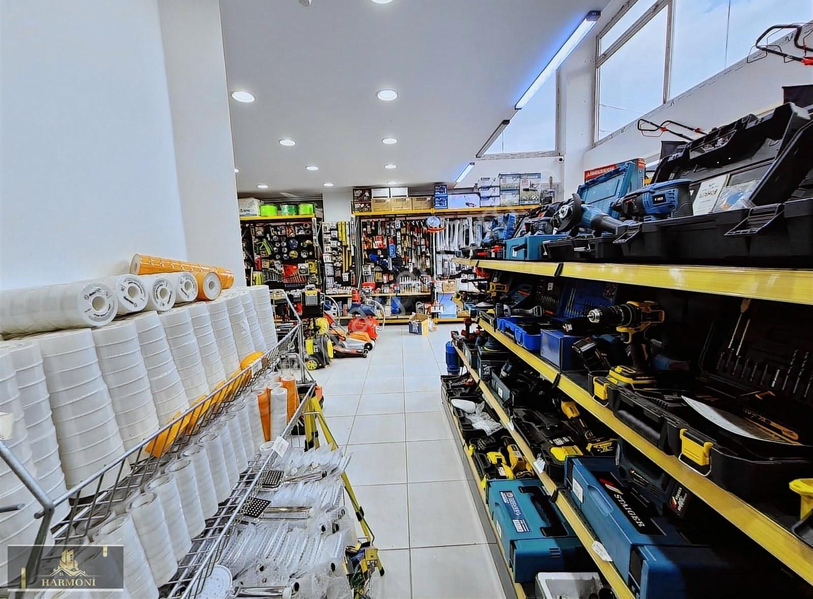 Harmoni'den.merkezi Konumda, 650m2 Devren Satılık Dükkan.