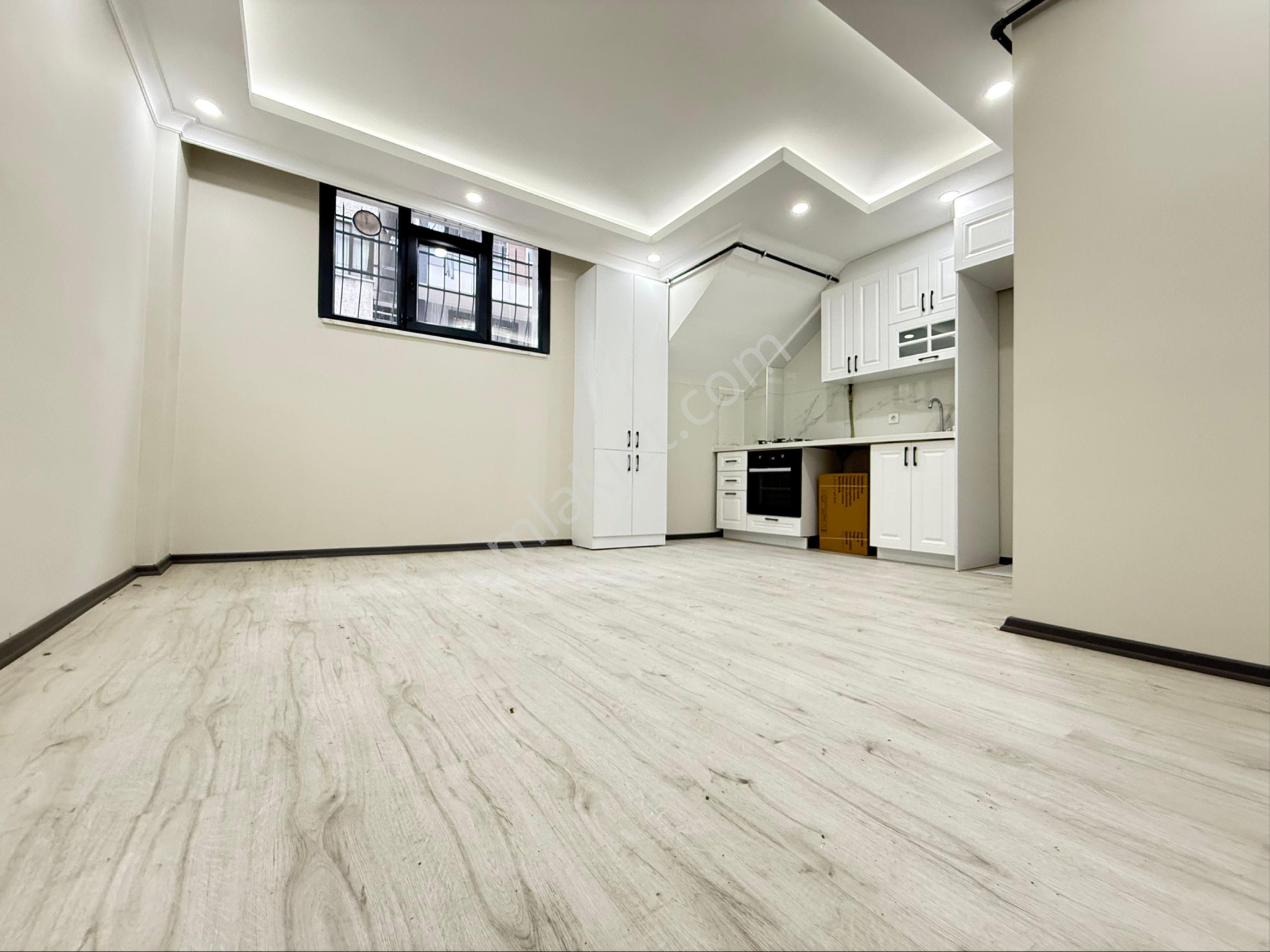 Cadde Emlak Fevziçakmak Kapalı Pazara Yakın Sıfıf Bahçe Katı