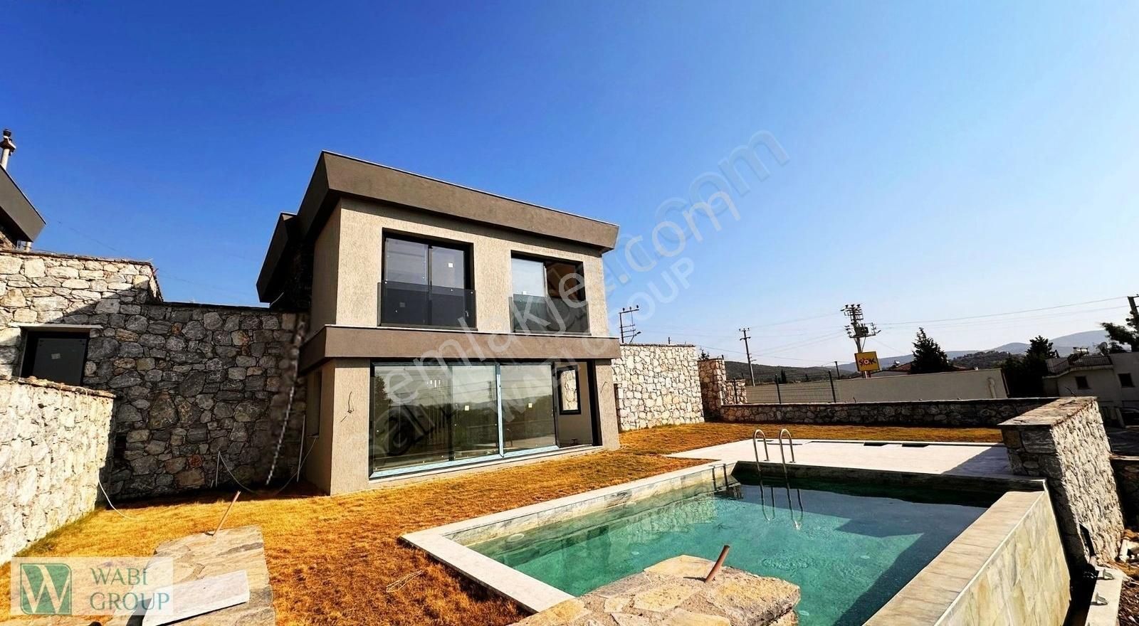 Denize Yakın Dörttepe'de Müstakil Özel Havuzlu Bahçeli Villa 3+1