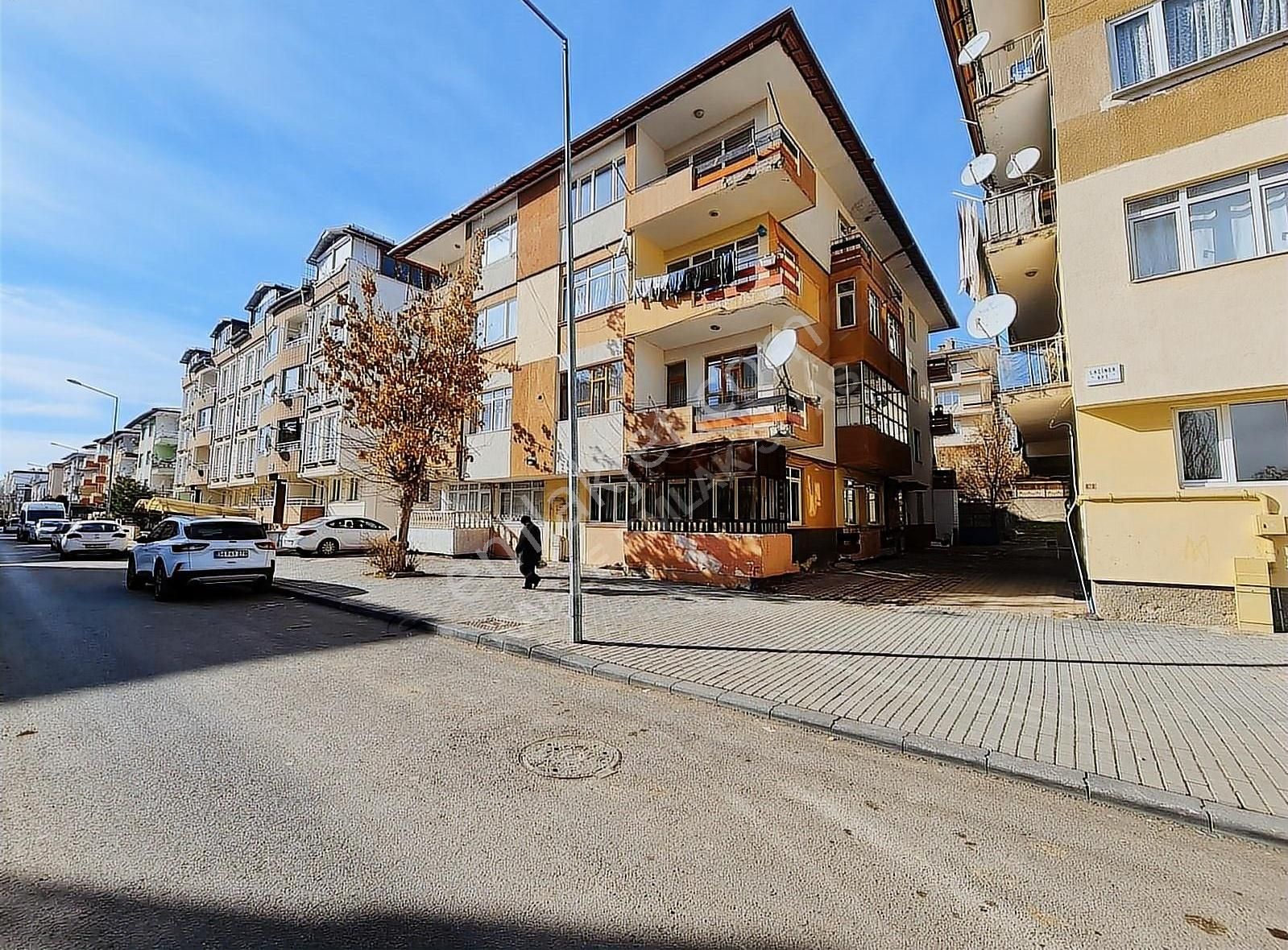 Kabze Emlaktan Sivas Mrk. Kadı Burhanettin Mh.de Satılık Daire