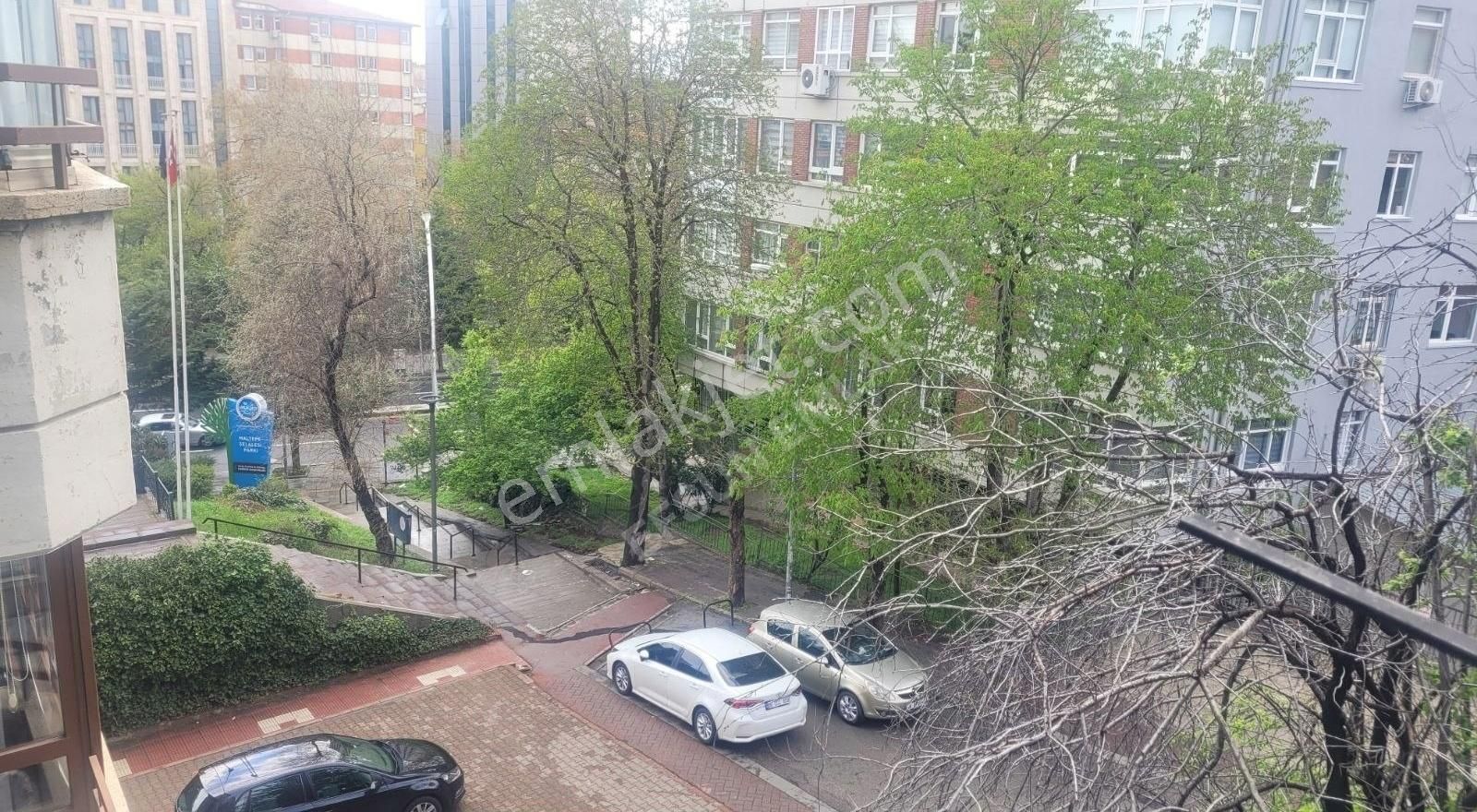 Kızılay Maltepe Yakını Ara Katta