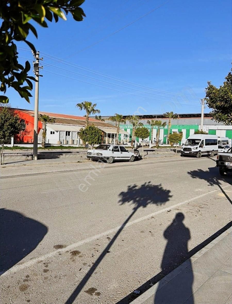 Akçaalan İsmail Oğan Stadı Karşısında Kiralık Dükkan Veya Depo