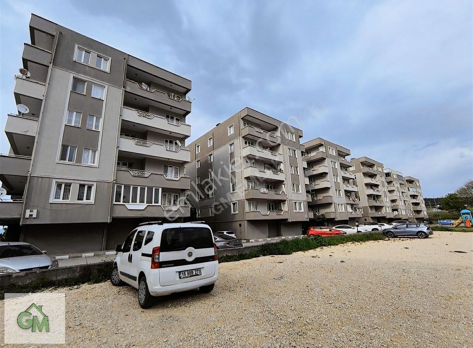 Gm'den Görüklede Kiralık 3+1 Eşyasız Geniş Aile Dairesi