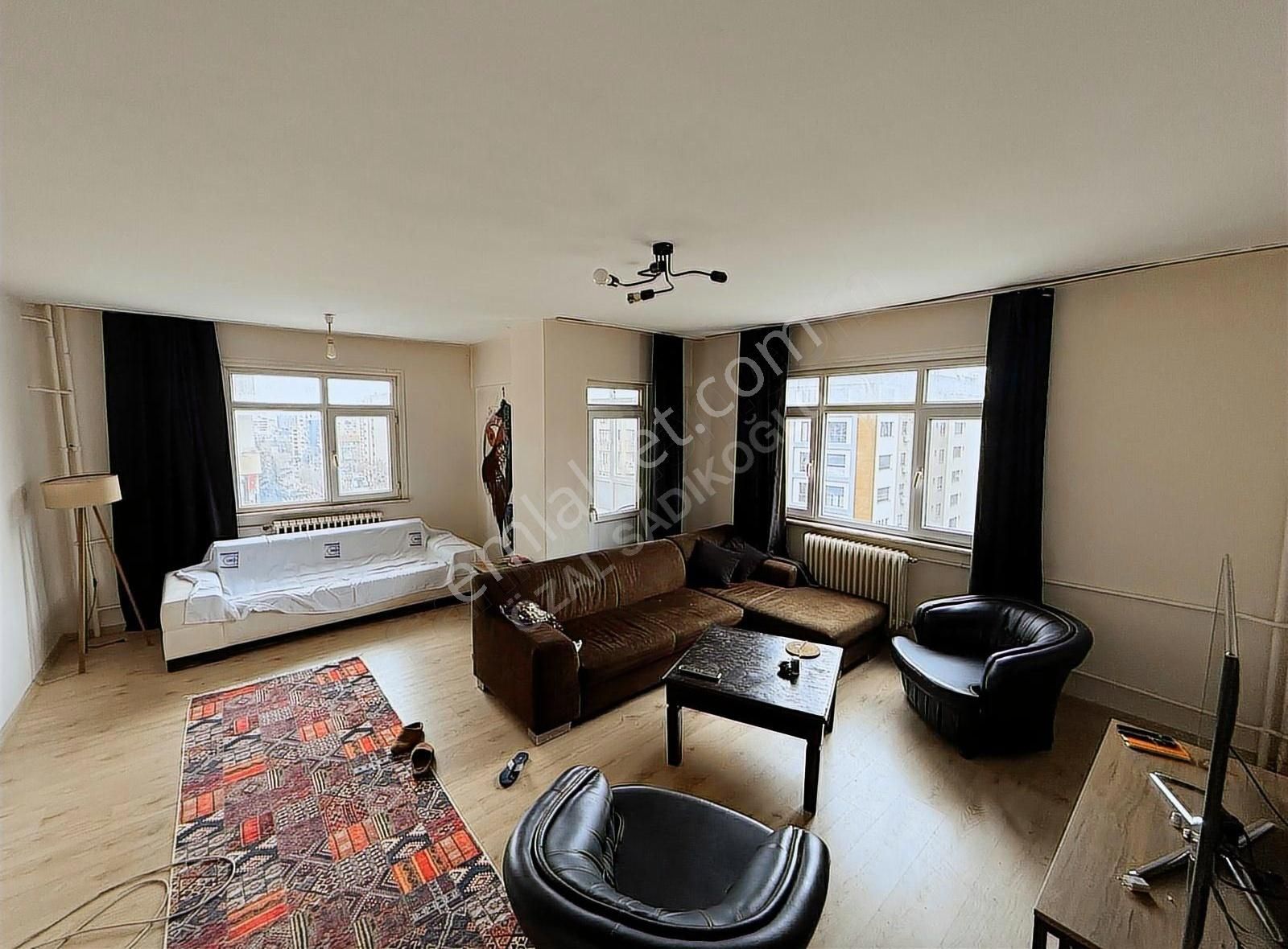 Kadıköy Göztepe'de Kiralık Full Eşyalı Ara Kat 3+1