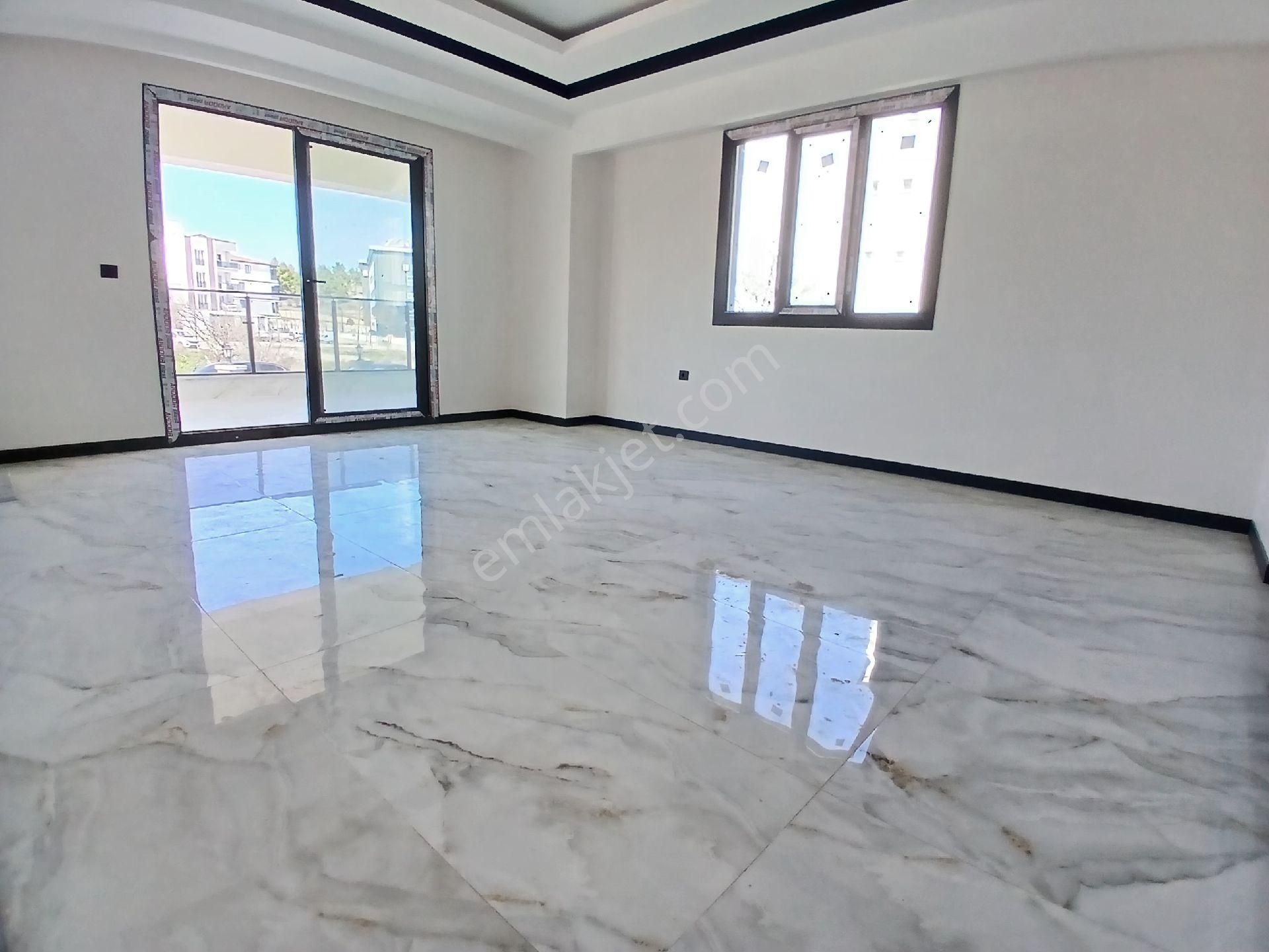 Şemikler'de Sıfır 3+1 Ön Cephe, 140 M2. Ebeveyn Banyolu