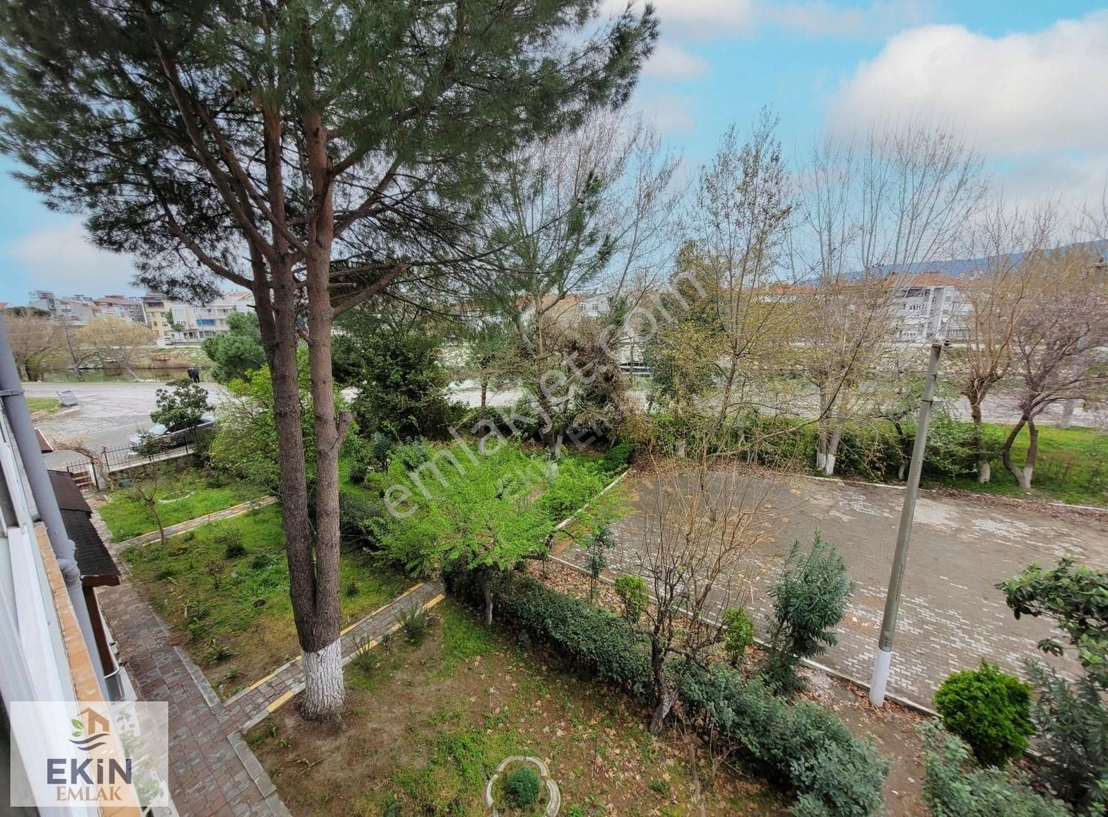 Akçay'da Eşsiz Doğa Manzaralı, Sıfır Yapılı, Denize 5dk Lüks 2+1