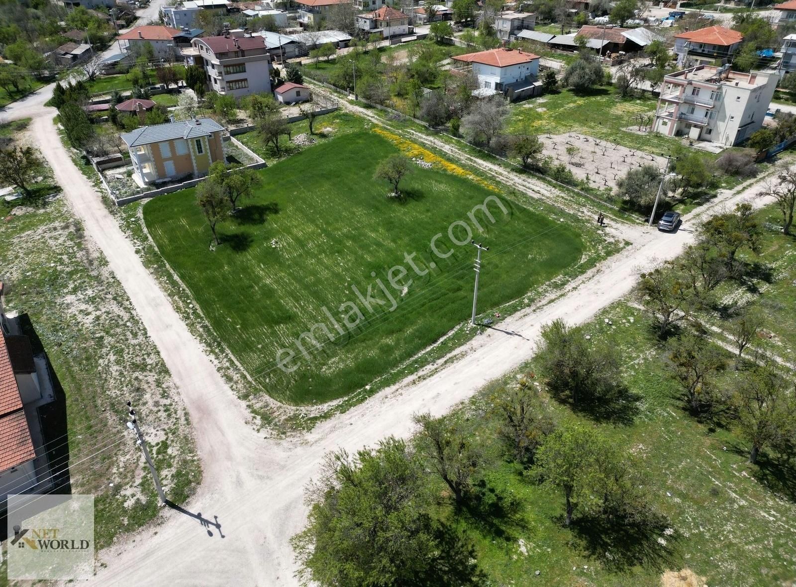 Döşemealtı Bademağacı Merkezi Konumda Satılık Arsa...