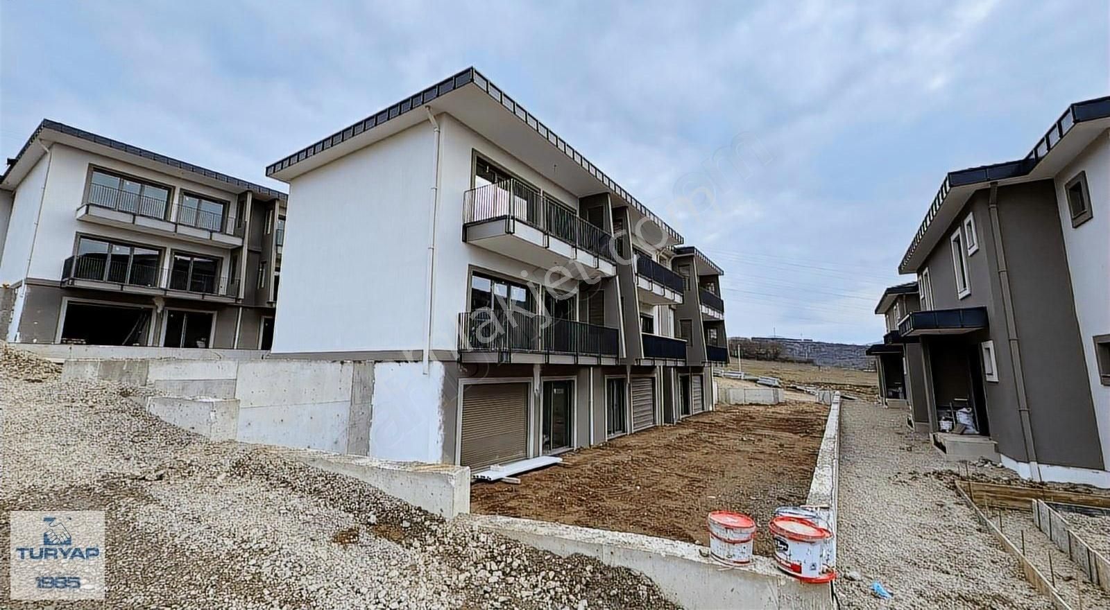 Sakura Parkta Satılik 4+1 Tripleks Villa