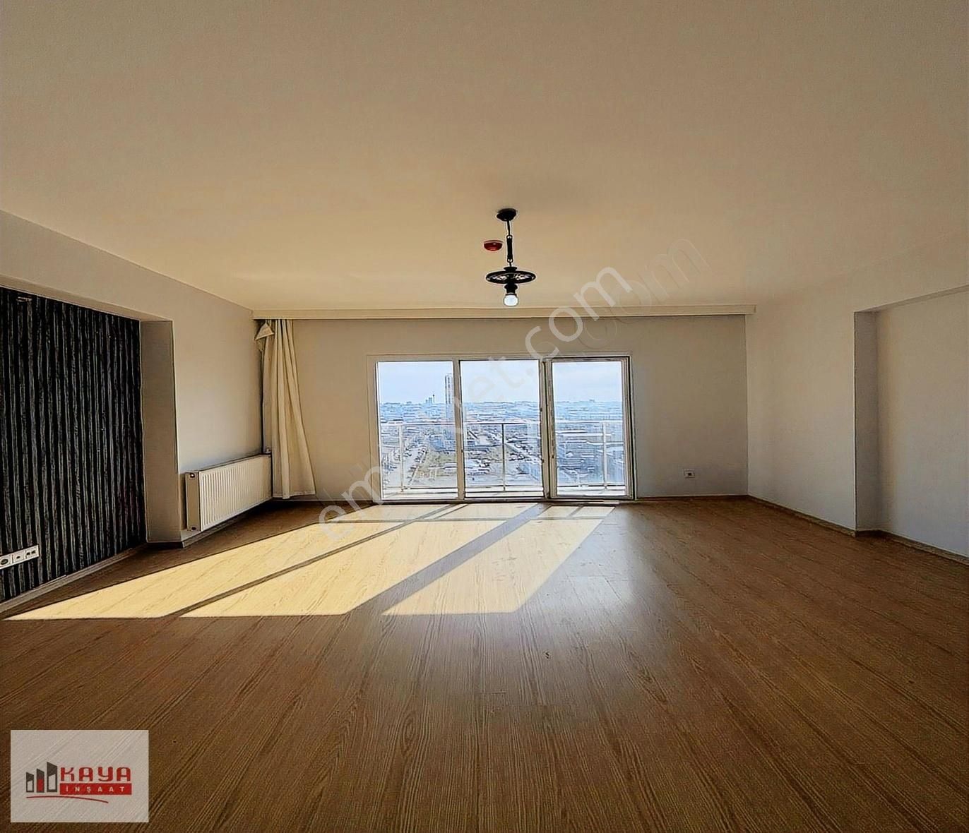 Acill Akbatı Avm'ye Komşu Geniş M2 Site İçerisinde Arakat Daire