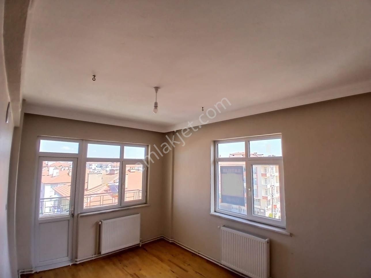 Akçay Emlak'tan Akşehir İstasyon Mahallesinde Bakımlı Satılık 3+1 Daire - Görsel 14