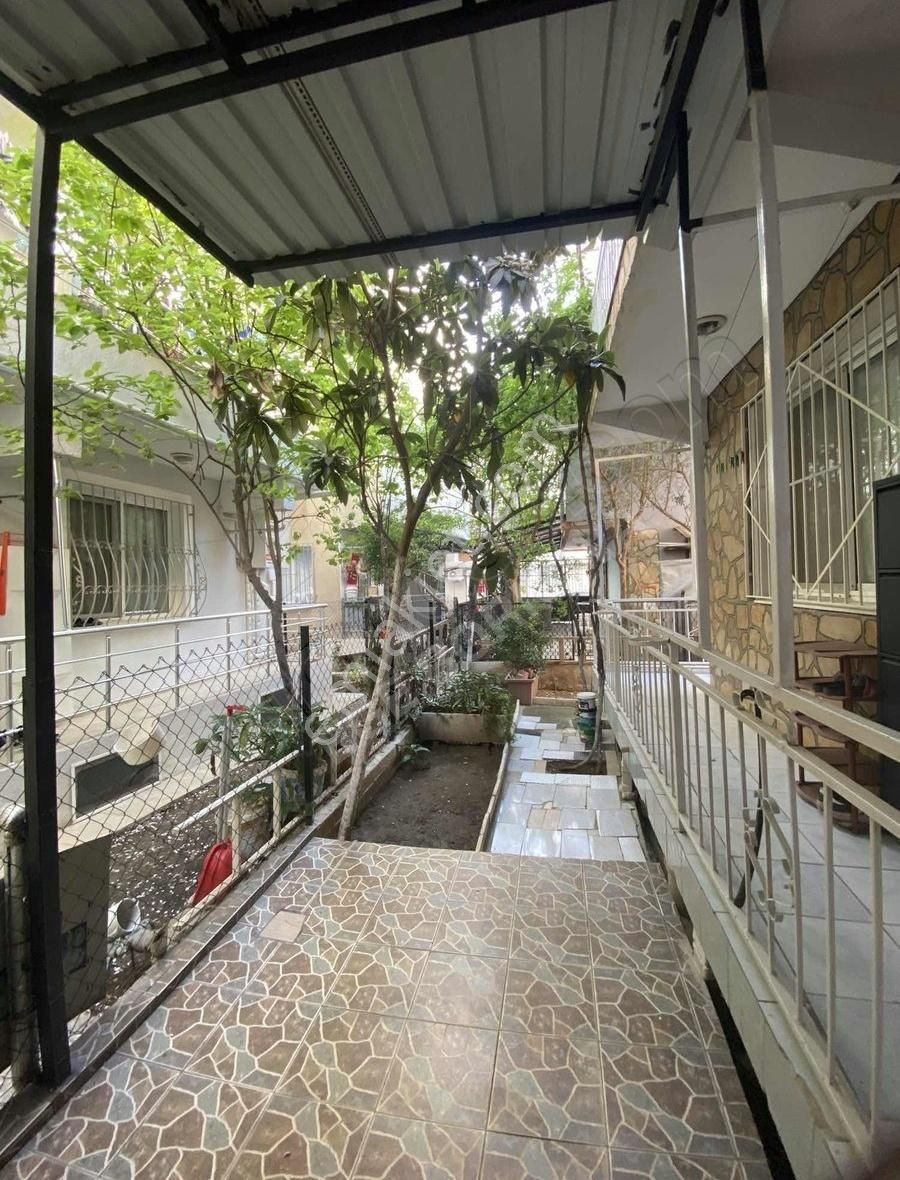 Bornova Ümit Mah'de Bakımlı,doğalgazlı 2+1 Kiralık Ara Kat Daire