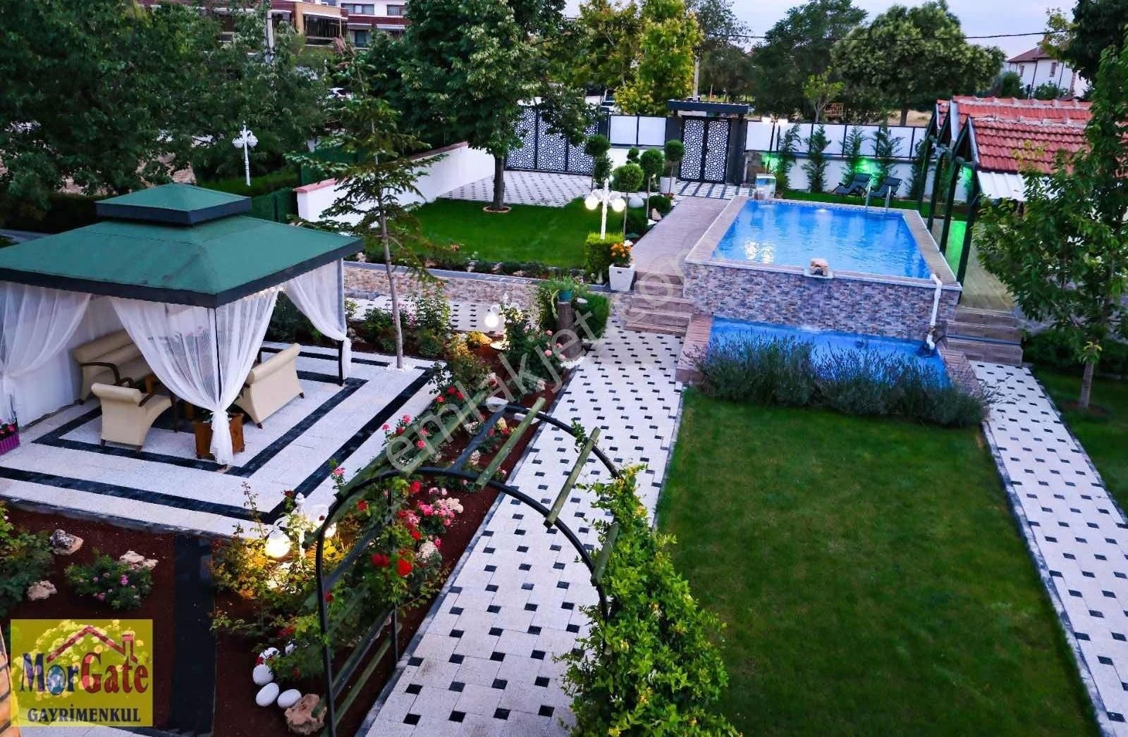 Meramda Yüzme Havuzlu Ultra Lüks Kiralık Villa