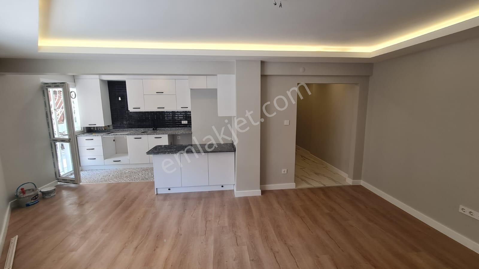 İlkeden Sahilde Marmaray'a Çok Yakın İçi Lüks Yapıda 50m2 1+1