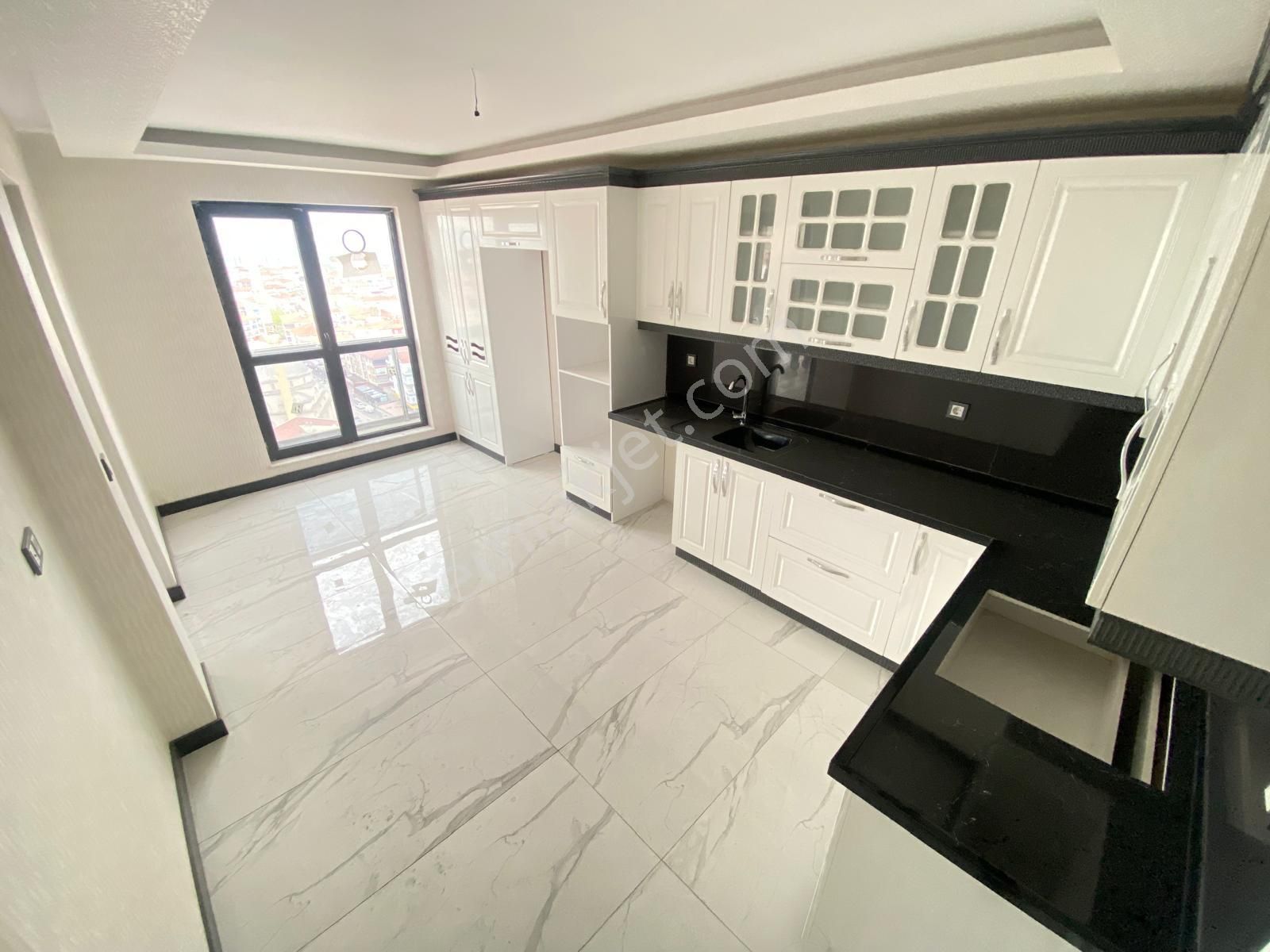 Çift Bloklu Sitede 4+1 Ankara Manzaralı Oturuma Hazır Satılık