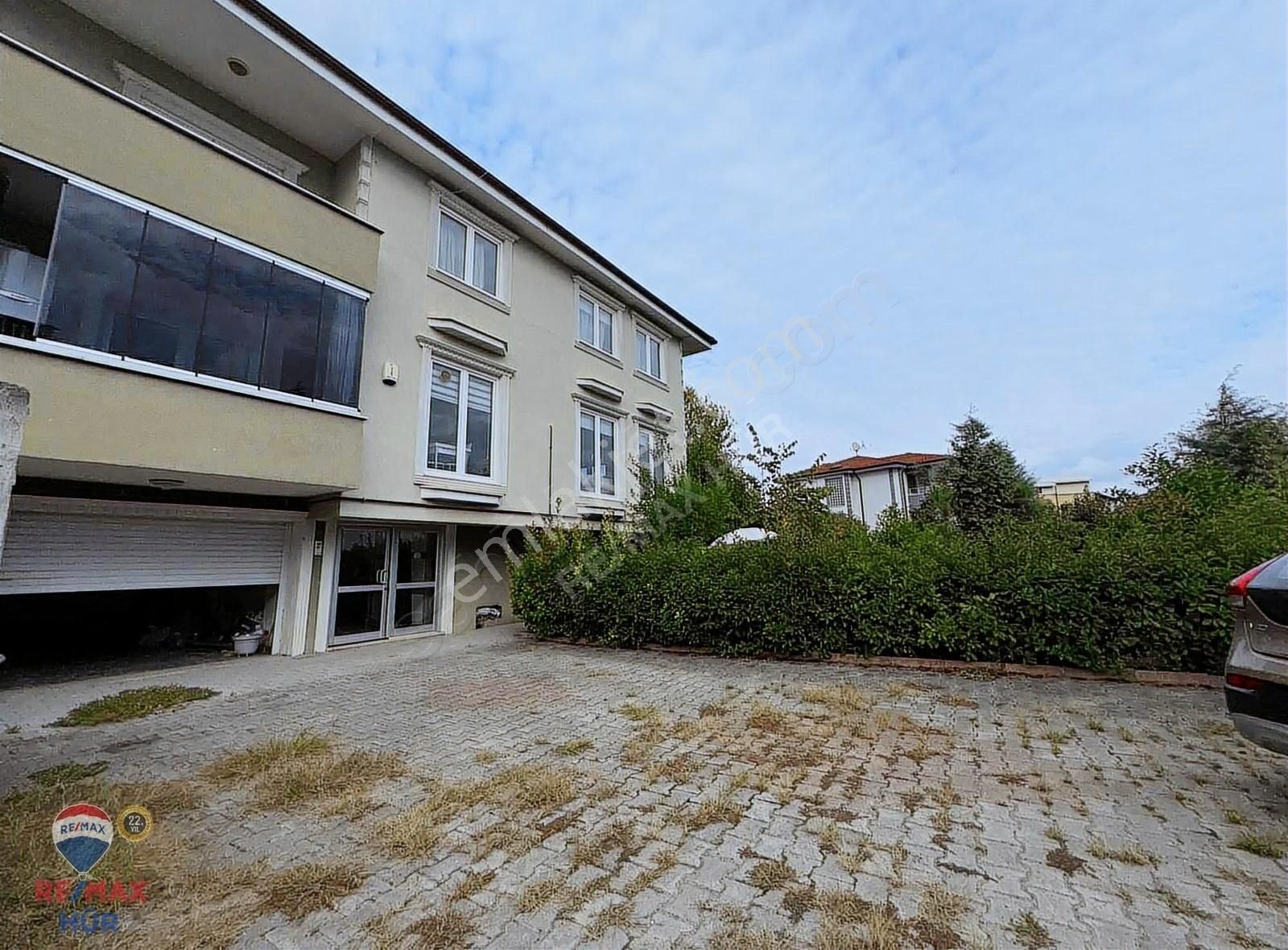 Remax İlknur Doğan Şehir Merkezinde Müstakil Tripleks