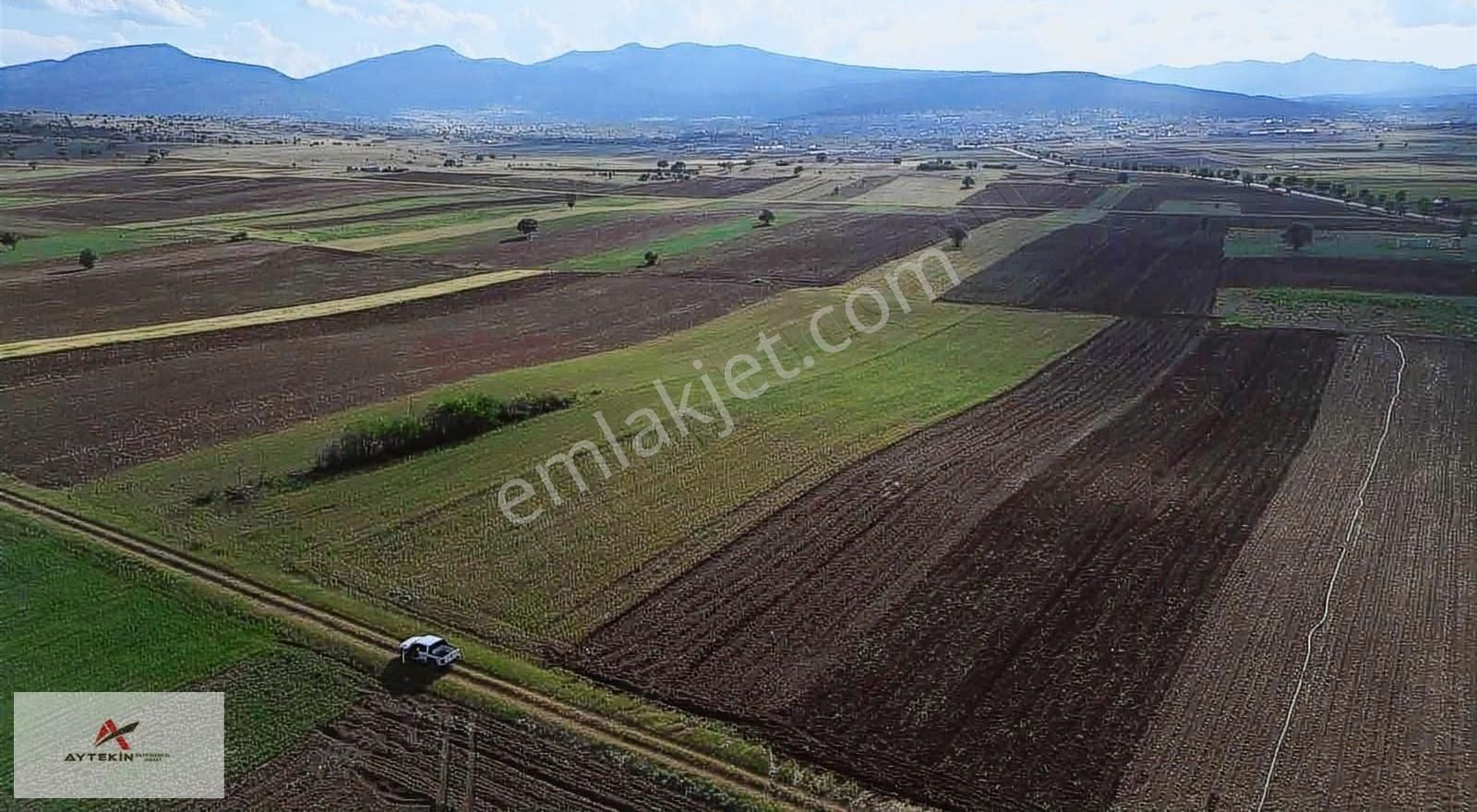 Akören'de Asfalt Dibi Yerleşime Çok Yakın Sulak Tarla