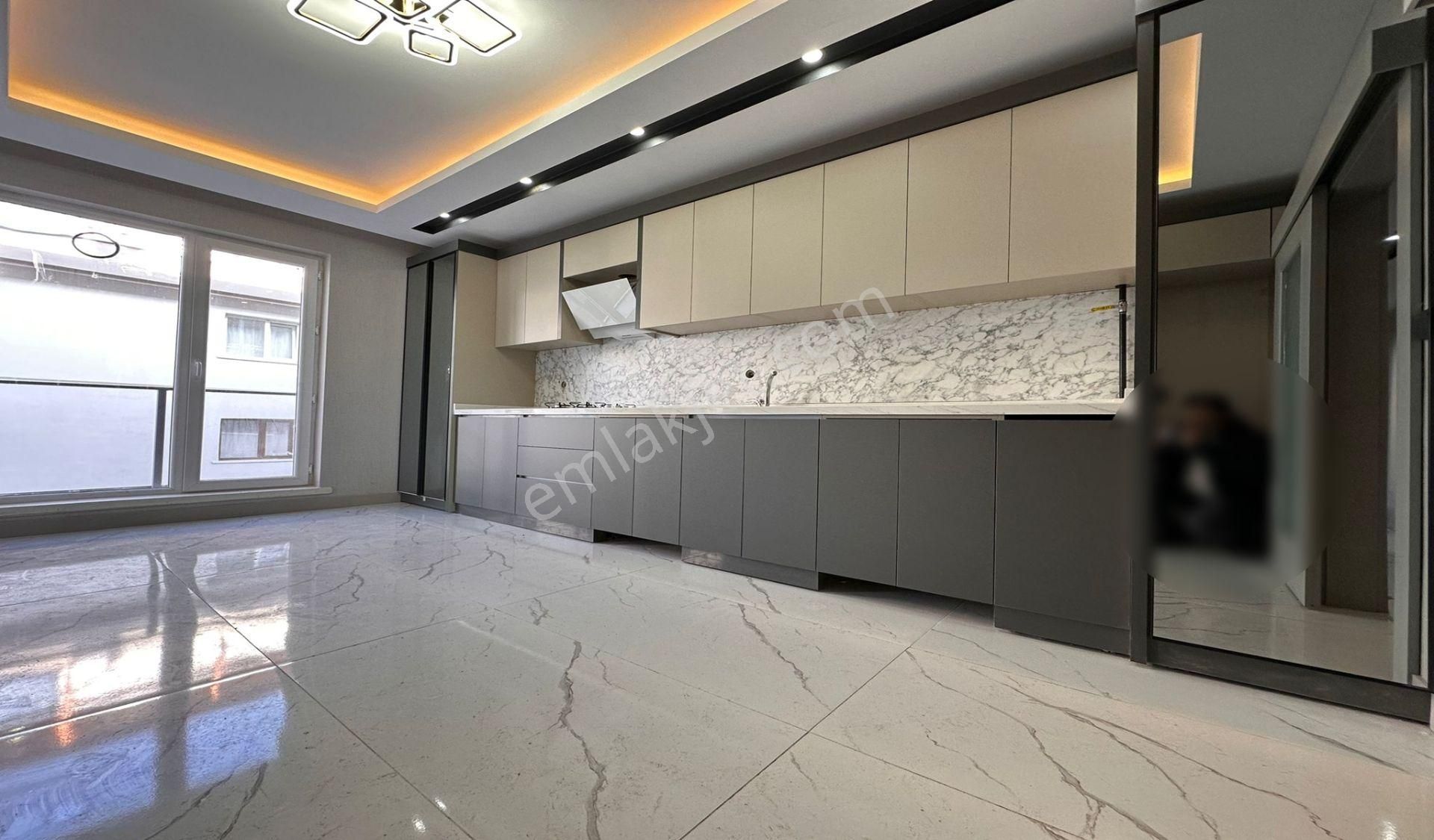 Bş Kardeşler'den Cadde Yakını Giyinme Odalı 130m2 3+1 Daire