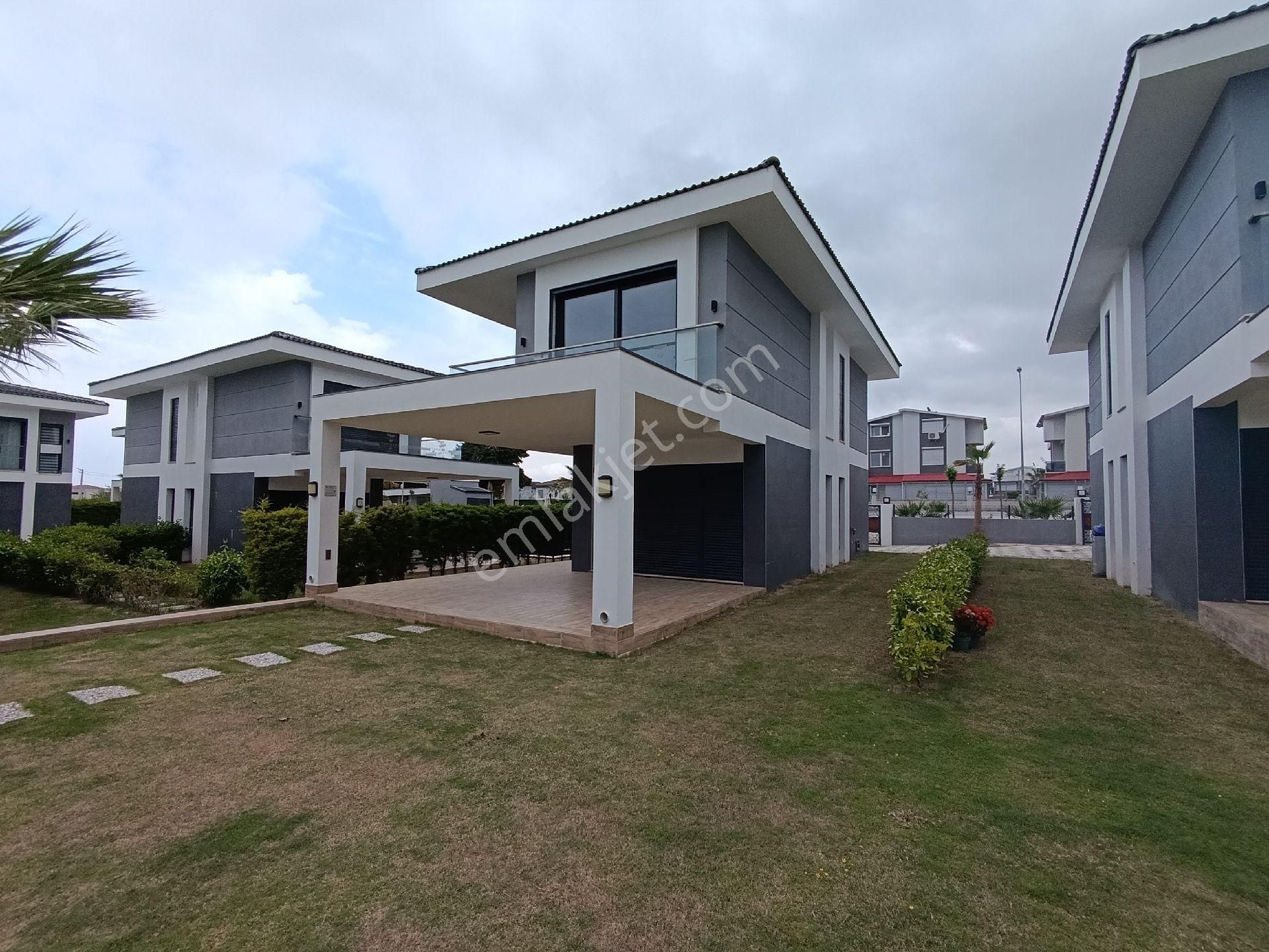Acill Satılık Güzelçamlıda Denize Yürüme Mesafesinde Ortak Havuzlu Sıfır Villa