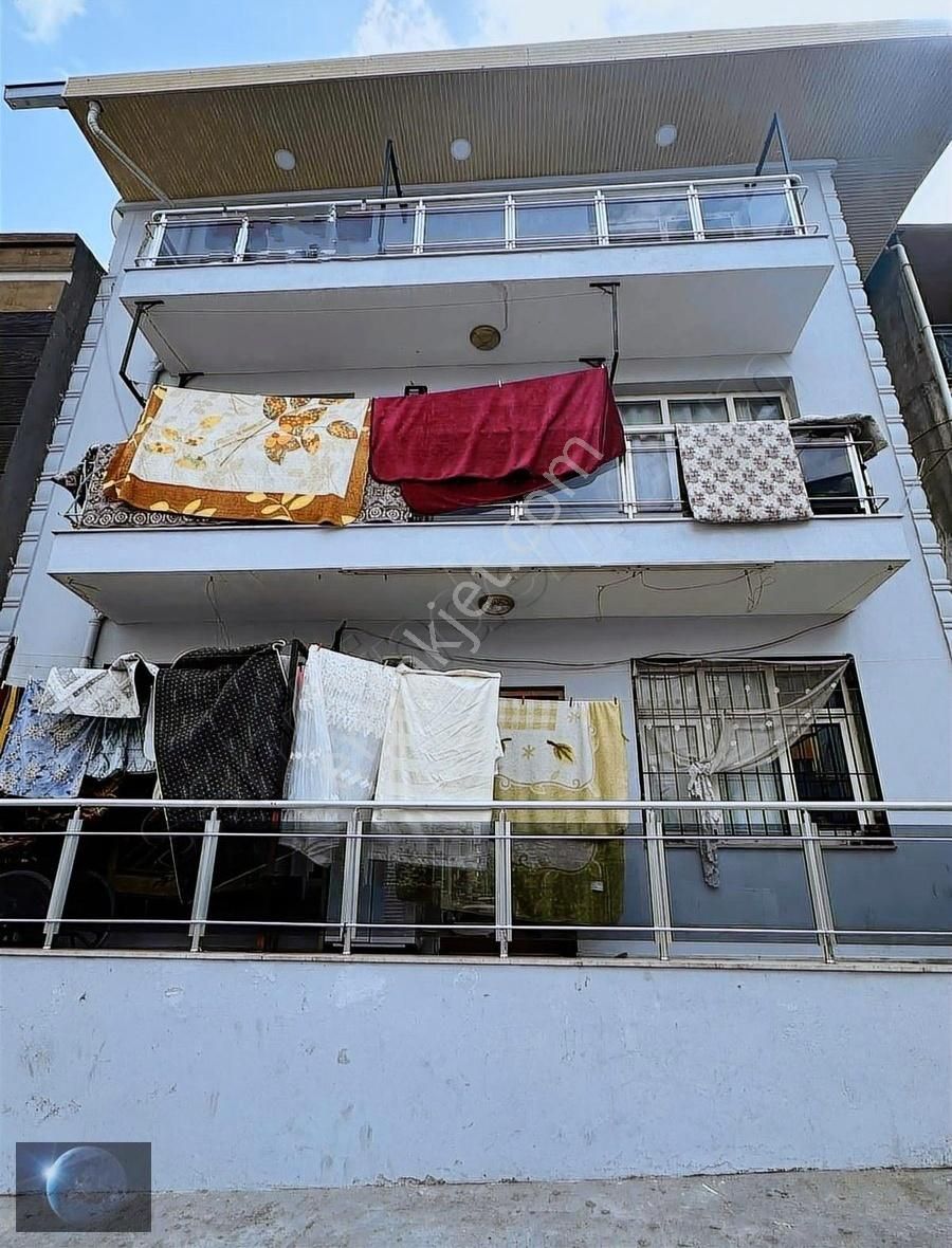 Buca İnönü Mah/de Satılık 3 Katlı D.gazlı Uygun Fiyata Bina