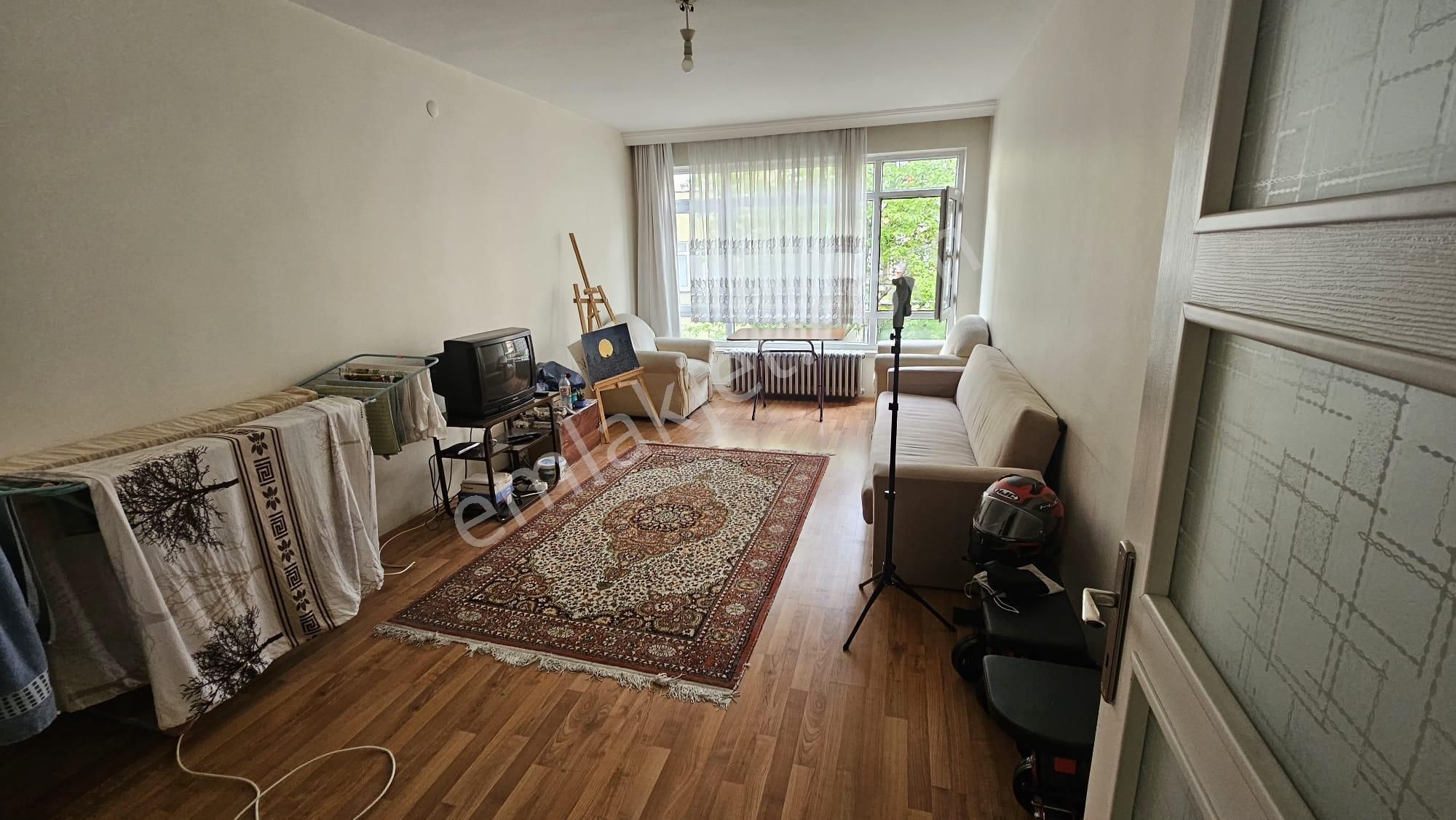 Arel'den Maltepe Süleyman Bey Cd.1 Bina 3 Kat Kullanışlı 3+1