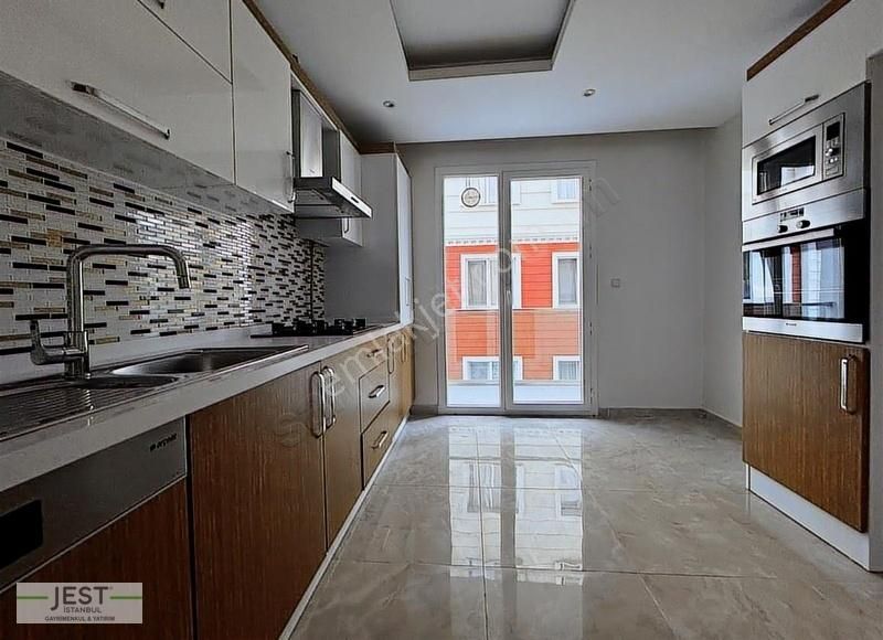 Beylikdüzü Gürpınar Site İçi Ebeveynli Kiralık Arakat 3+1 Daire