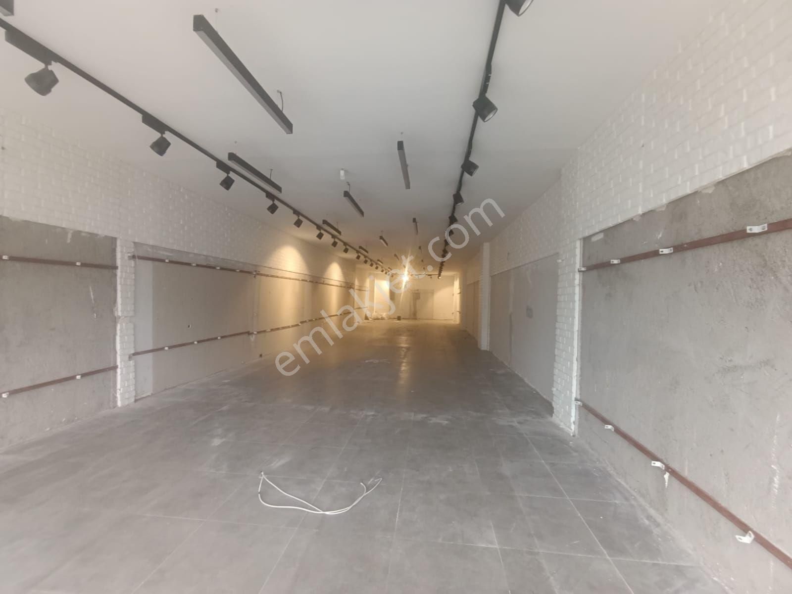 Bağcılar Piyale Düğün Salonu Altında Kiralık 160m2 Dükan