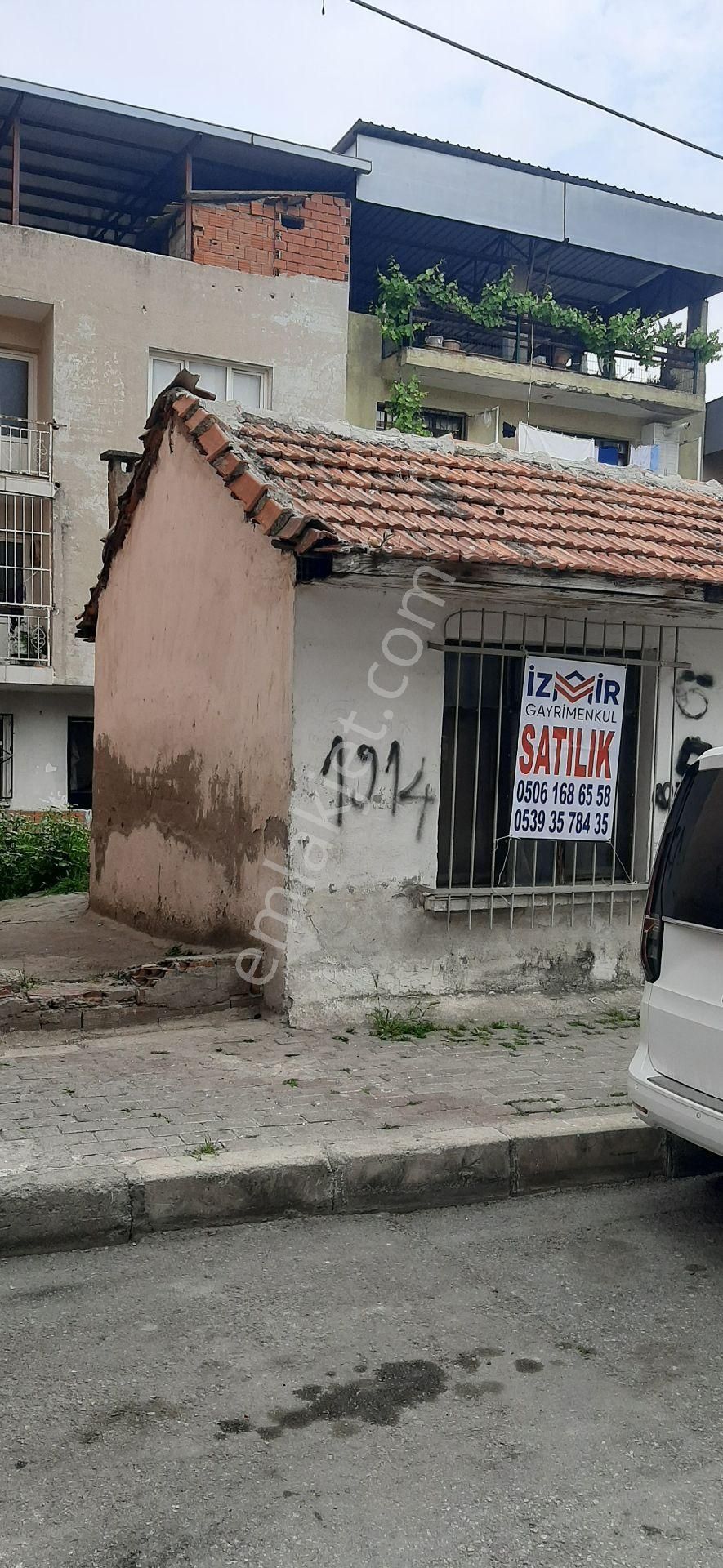 Karabaglar Sarıyer Mahalleside Satılık 100mt Müstakil Ev