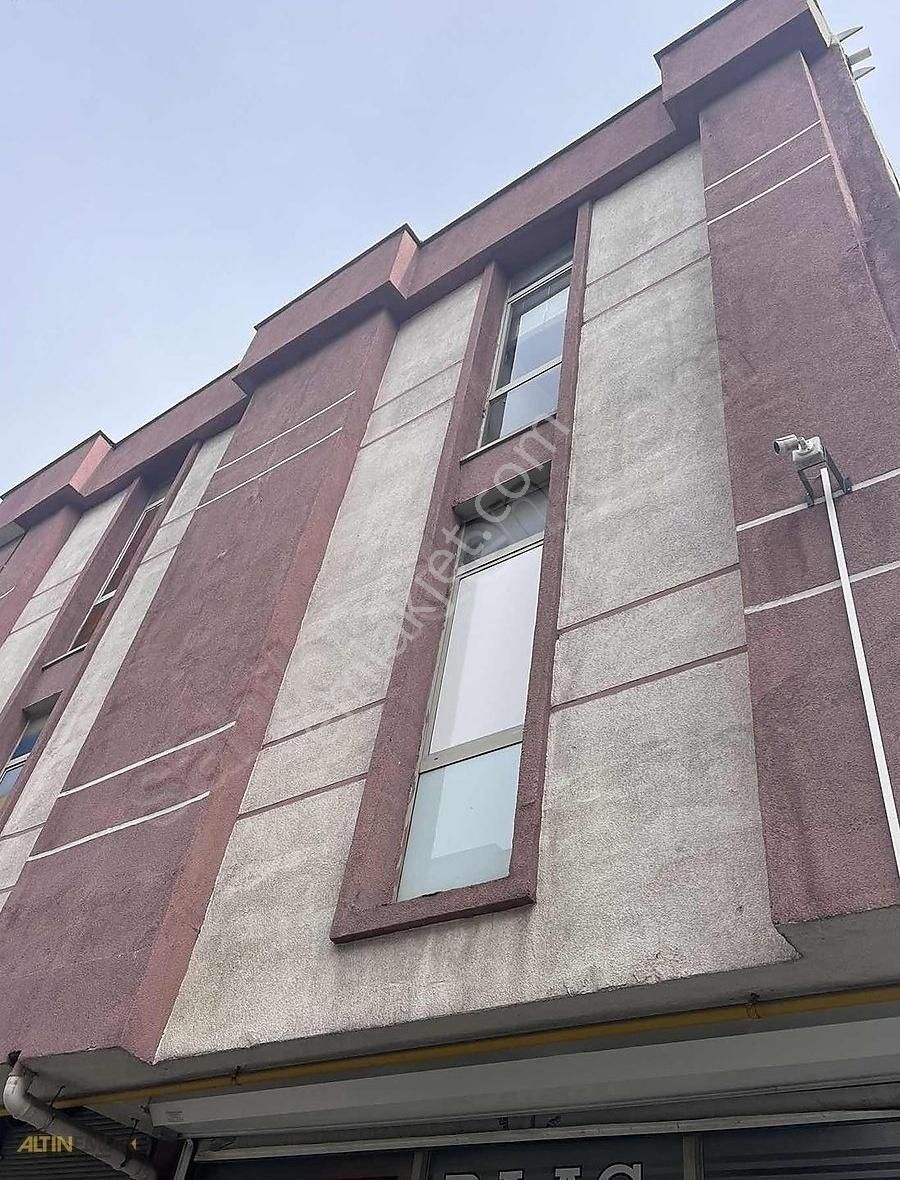 Esenler Giyimkentde 165 M2 3 Katlı Full Yapılı Satılık Dükkan