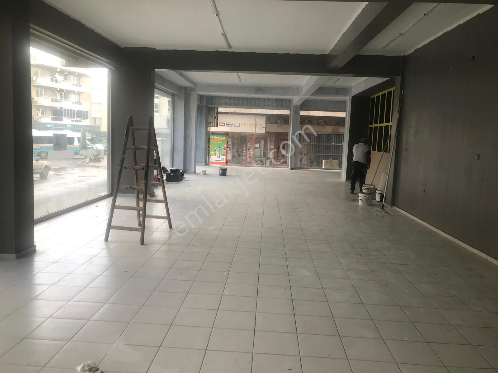Gaziemirde Merkezi Yerde Satılık İşyeri Dükkan