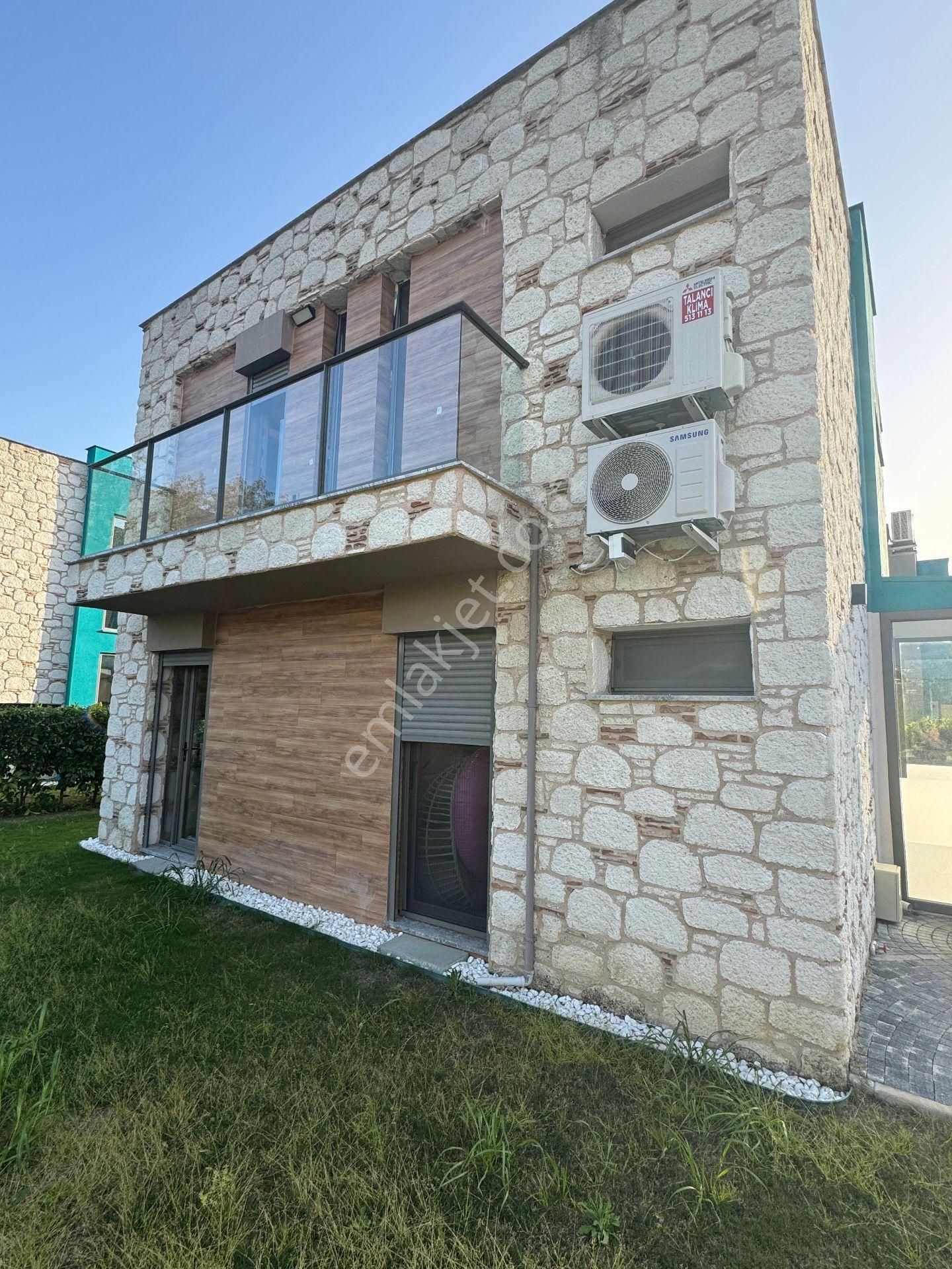 Kuşadası Güzelçamlıda Yeni Full Eşyalı Havuzlu Tek Müstakil 4+1