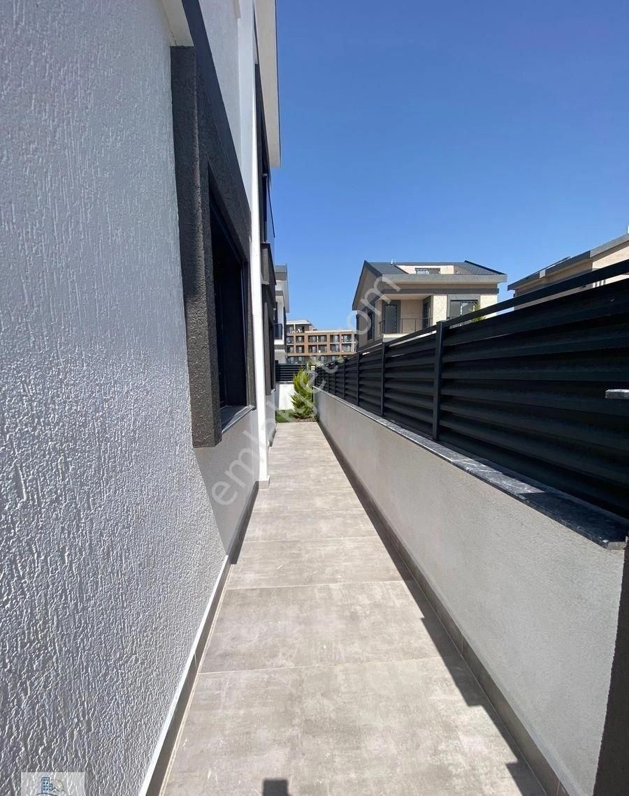 Efeler Mahallesinde Tam Müstakil Yerden Isıtmalı Havuzlu 4+1 Lüks Villa - Görsel 27