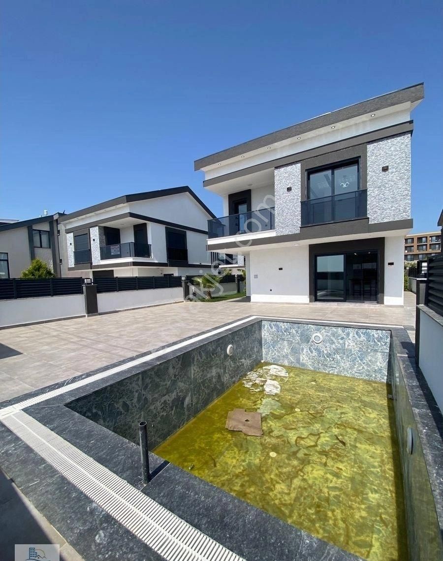 Efeler Mahallesinde Tam Müstakil Yerden Isıtmalı Havuzlu 4+1 Lüks Villa - Görsel 12