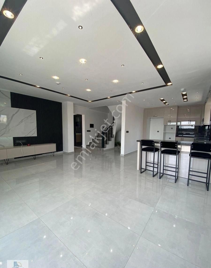 Efeler Mahallesinde Tam Müstakil Yerden Isıtmalı Havuzlu 4+1 Lüks Villa - Görsel 4