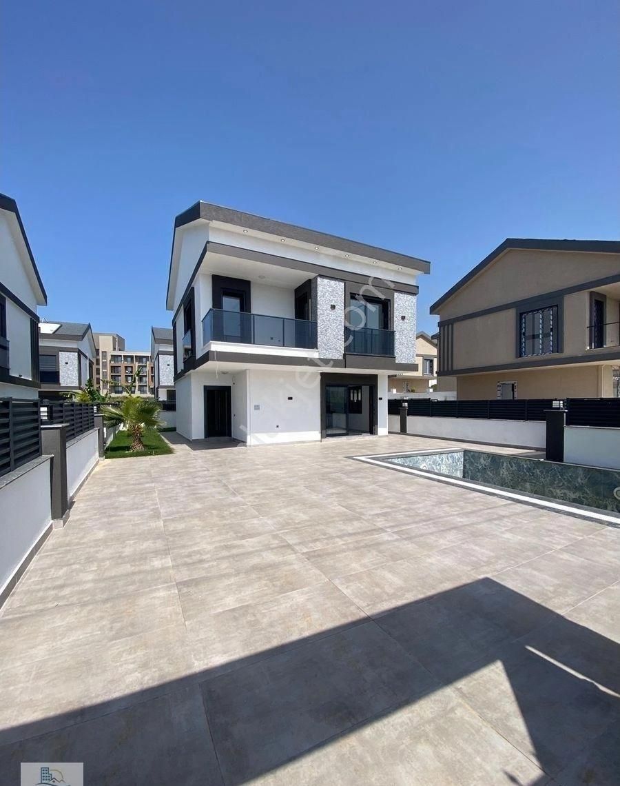 Efeler Mahallesinde Tam Müstakil Yerden Isıtmalı Havuzlu 4+1 Lüks Villa - Görsel 23