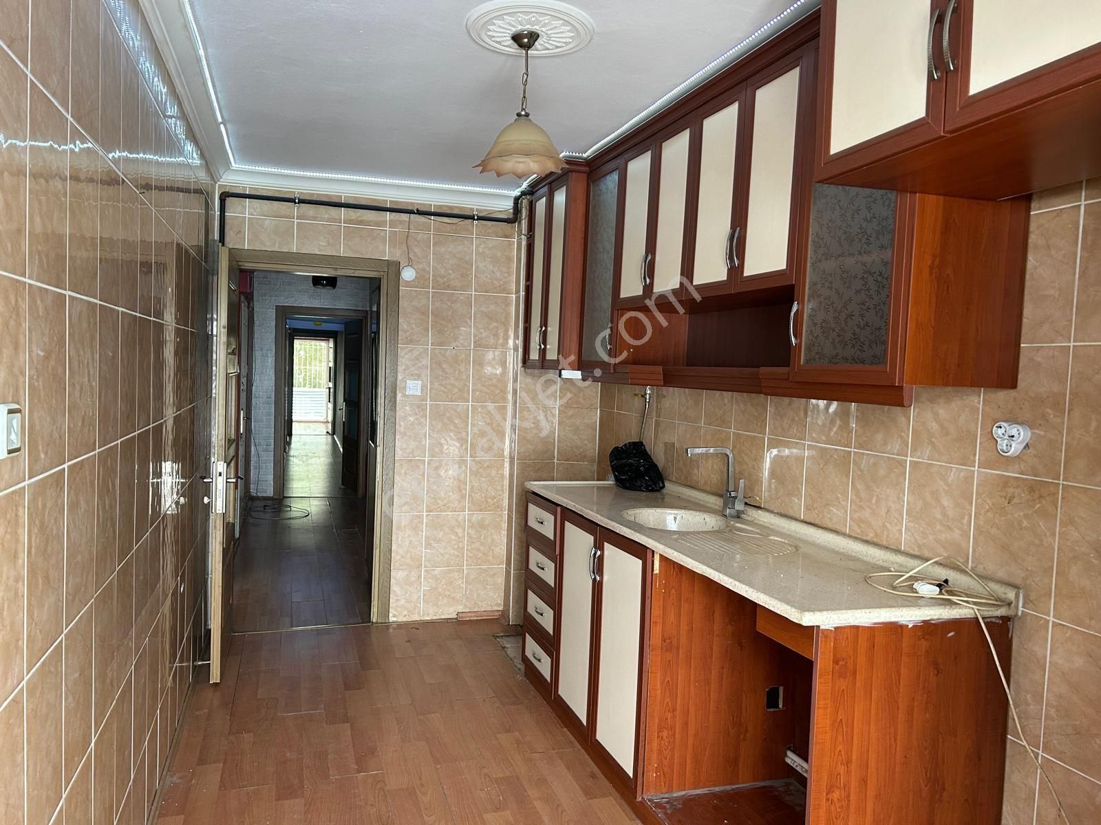 Üçyol'a Yakın 9 Eylül Ortaokula Yakın Çift Tepe 3+1 Satılık Daire
