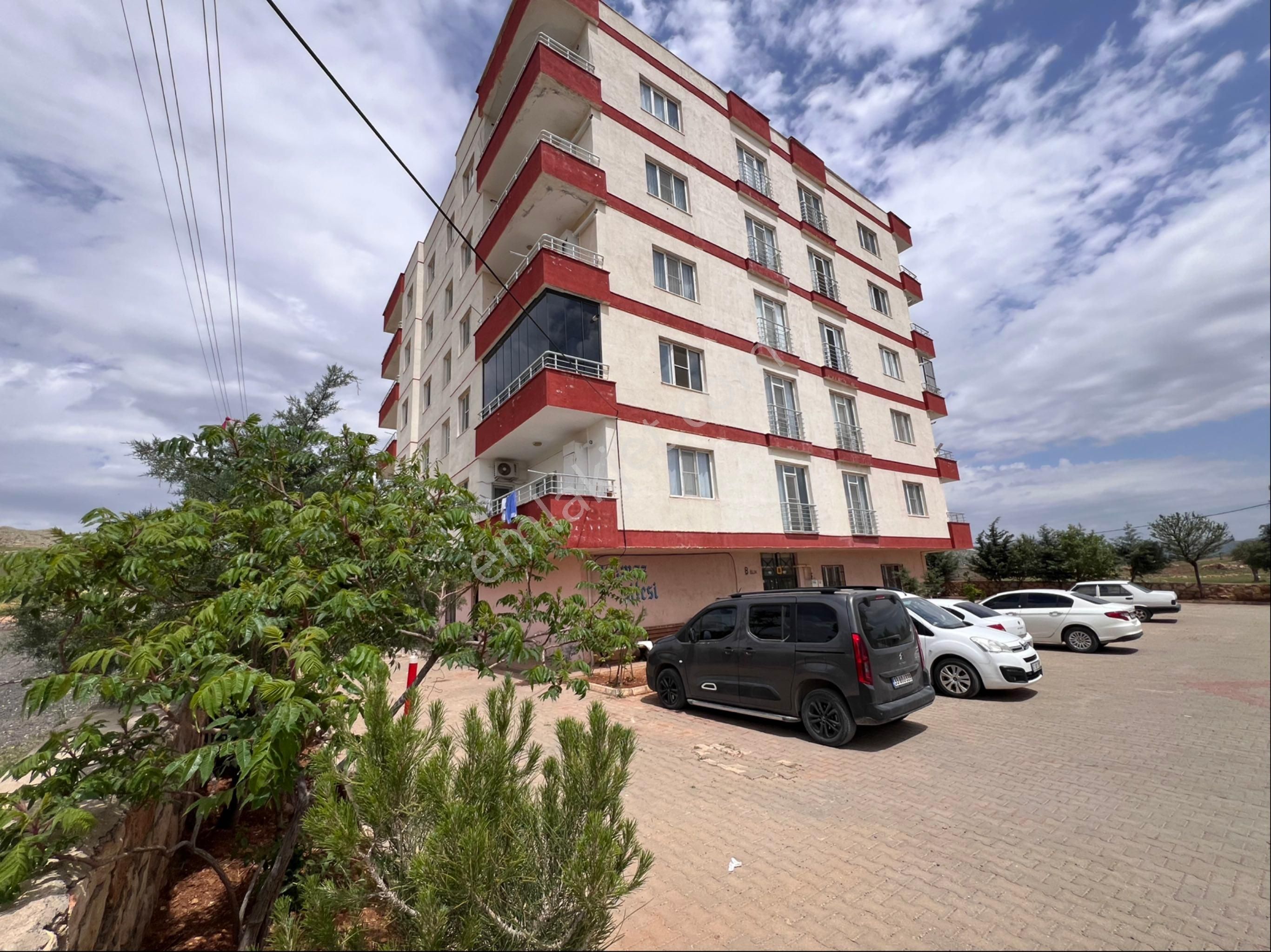 Murat Emlaktan Artuklu Üniversitesi Yanı Siteli 2+1 Dairemiz Kiralıktır
