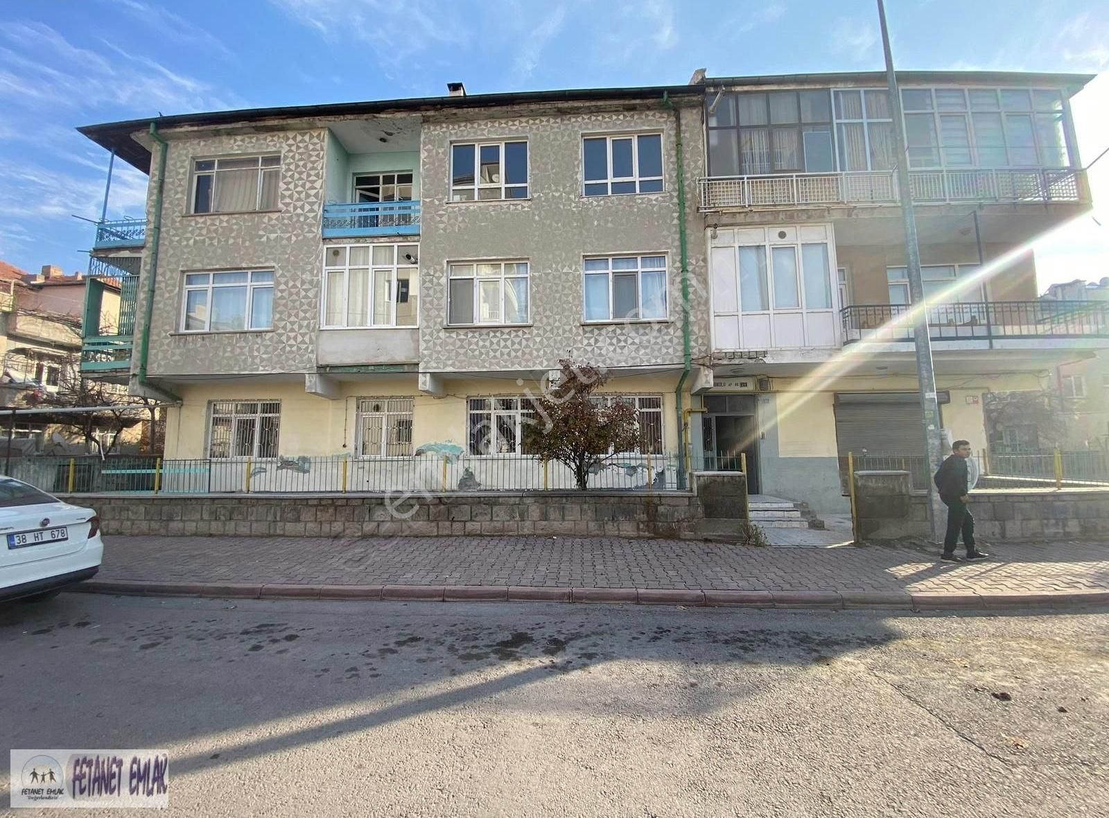 Fetanet Emlak'tan Yenimahalle'de Giriş Katı 3+1 Odalı Kombili