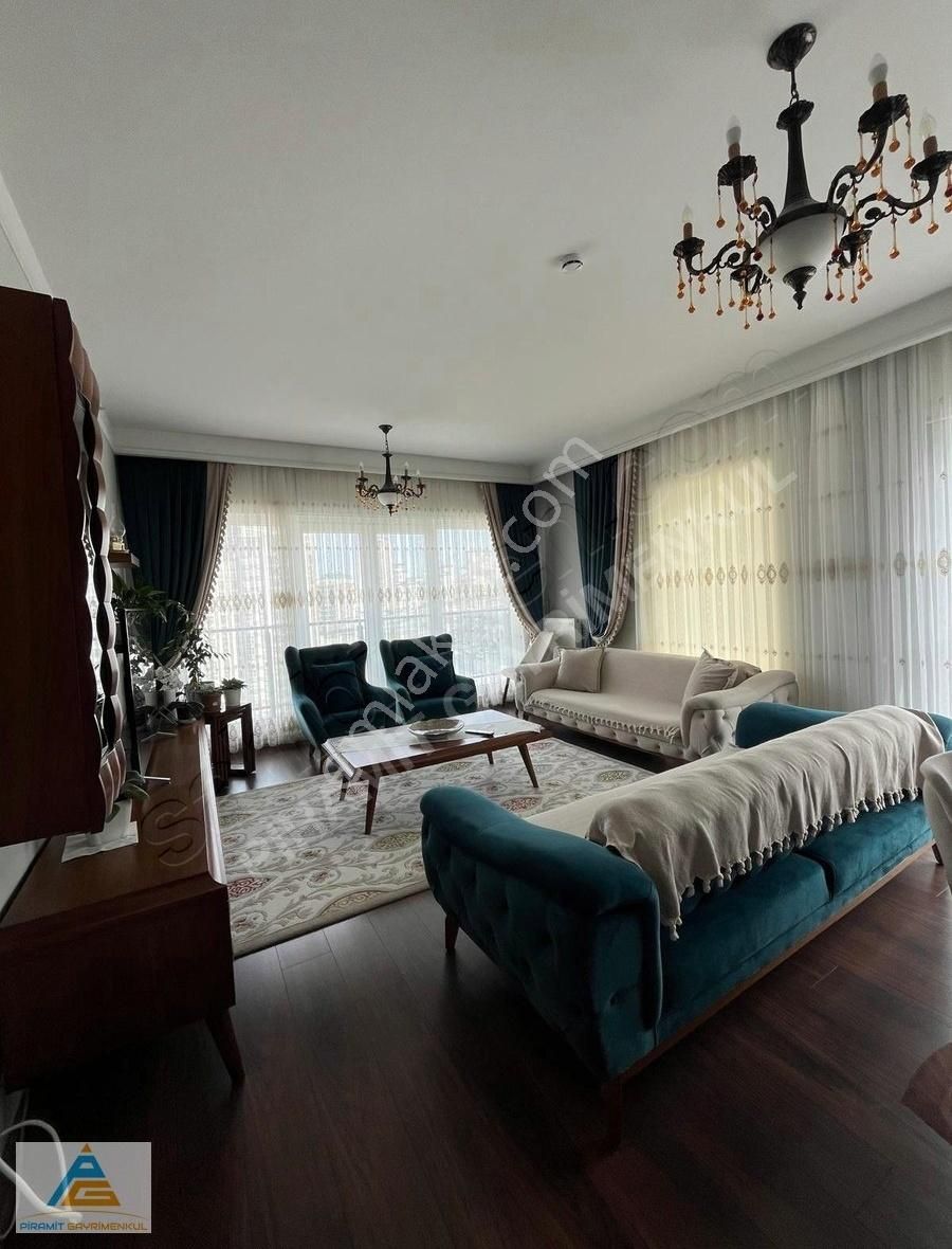 Piramit Emlak'tan Nidapark Yakut Sitesinde Satılık 4+1 Daire