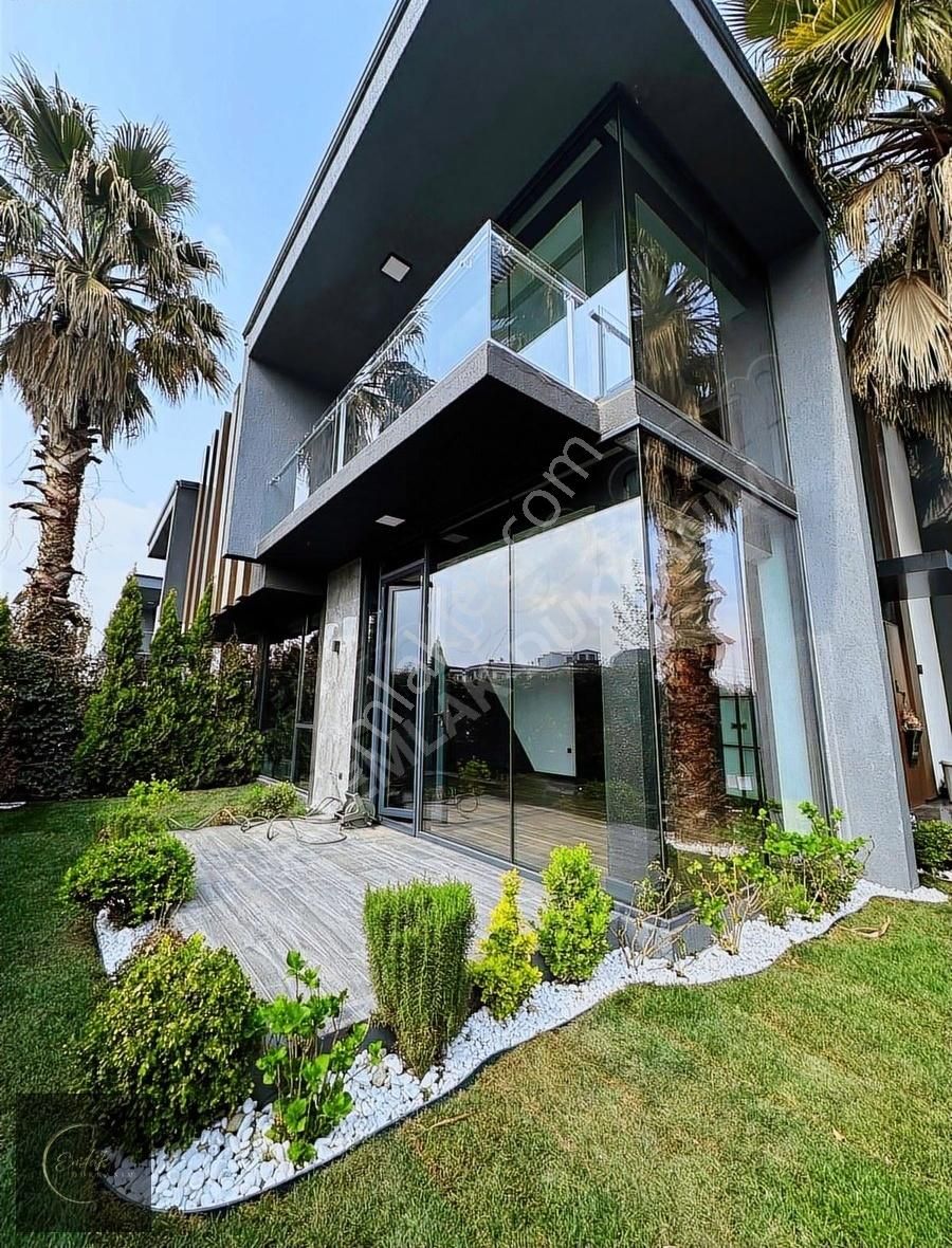 Kartepe Sierra Villalarında En Köşe 4+1 Satılık Villa