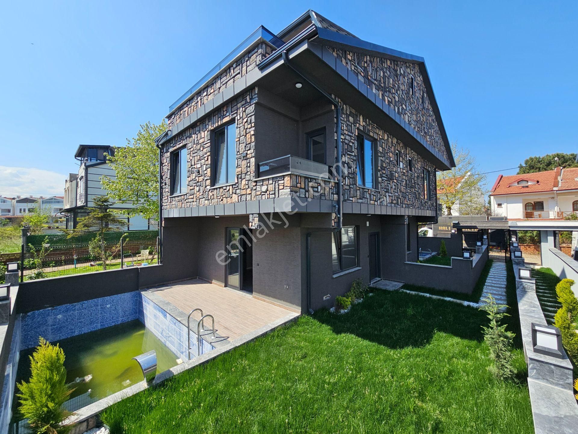 4+1 Denize 3.parsel ,müstakil Havuzlu,yerden Isıtmalı Lüks Villa