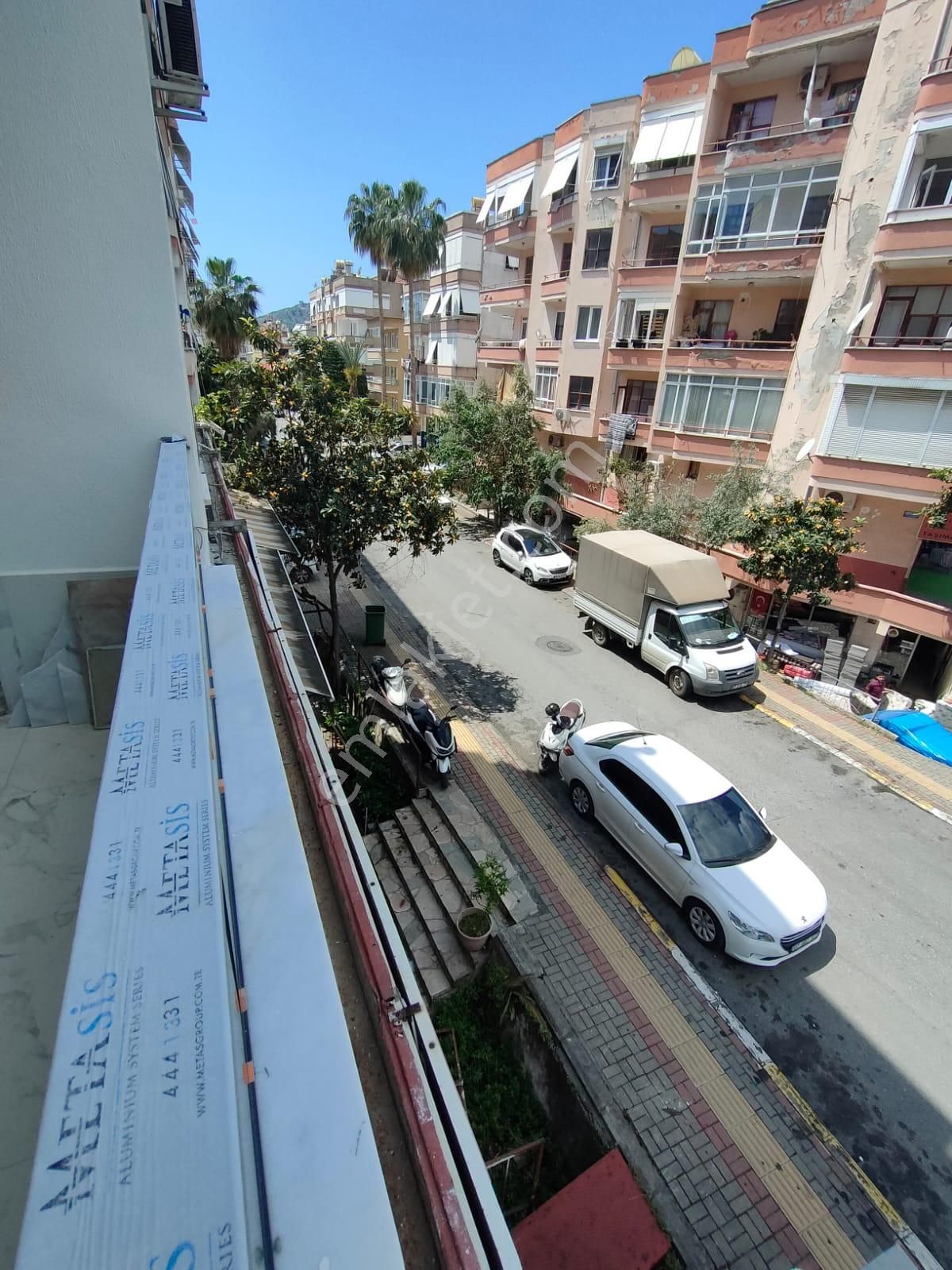 Alanya Merkezde 2+1 Ayrı Mutfak Masrafsız Daire