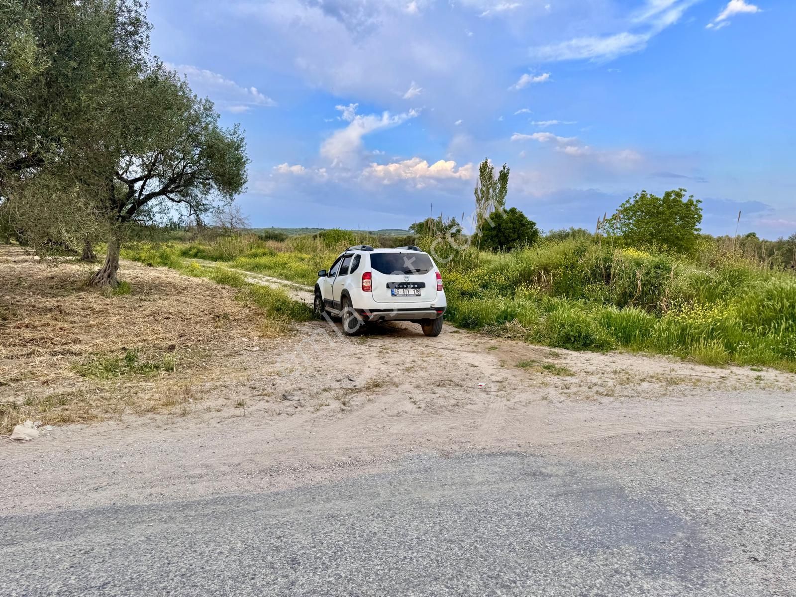 Kepenekli De 21.600 M2 Tarla , Asfaltta , Köyün Girişinde