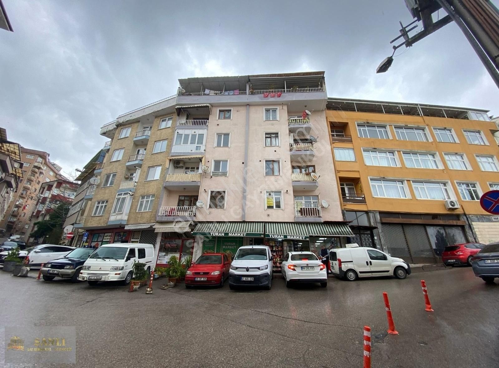 Şanlı Gayrimenkulden Cumhuriyet Parkında Kiralık Temiz 2+1 Daire