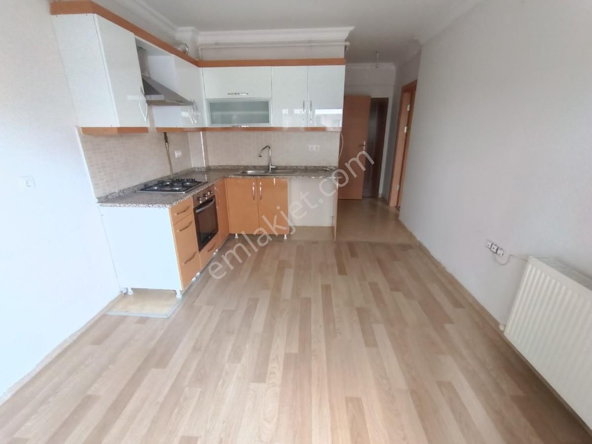 Gaziemir Belediye Yakını 1+1 Balkonlu Yeni Bina Satılık Daire