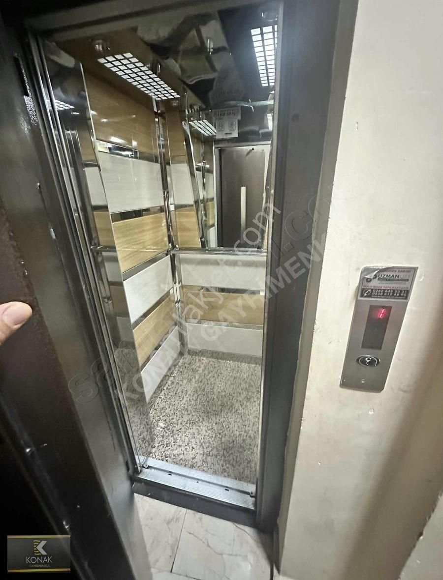 Eşyalı Kiralık 2+1 Cadde Üstü