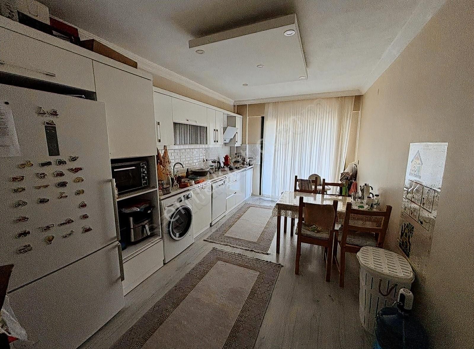 Foça Kazımdirik Mah. Merkezi Konumda 3+1 Geniş Ferah Daire...