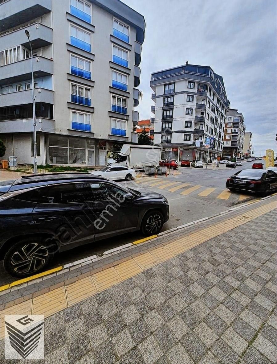 Asansörlü..ana Caddede..3+1 Arakat..ebeveyn Banyolu..süper Konum