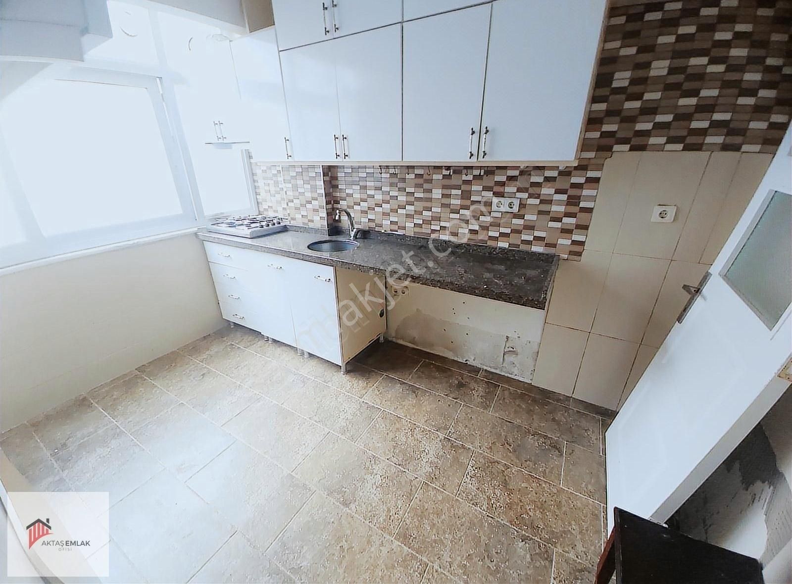 Aktaş'tan Tam Merkezde Çarşida 2+1 İçi Bakımlı Ferah Daire