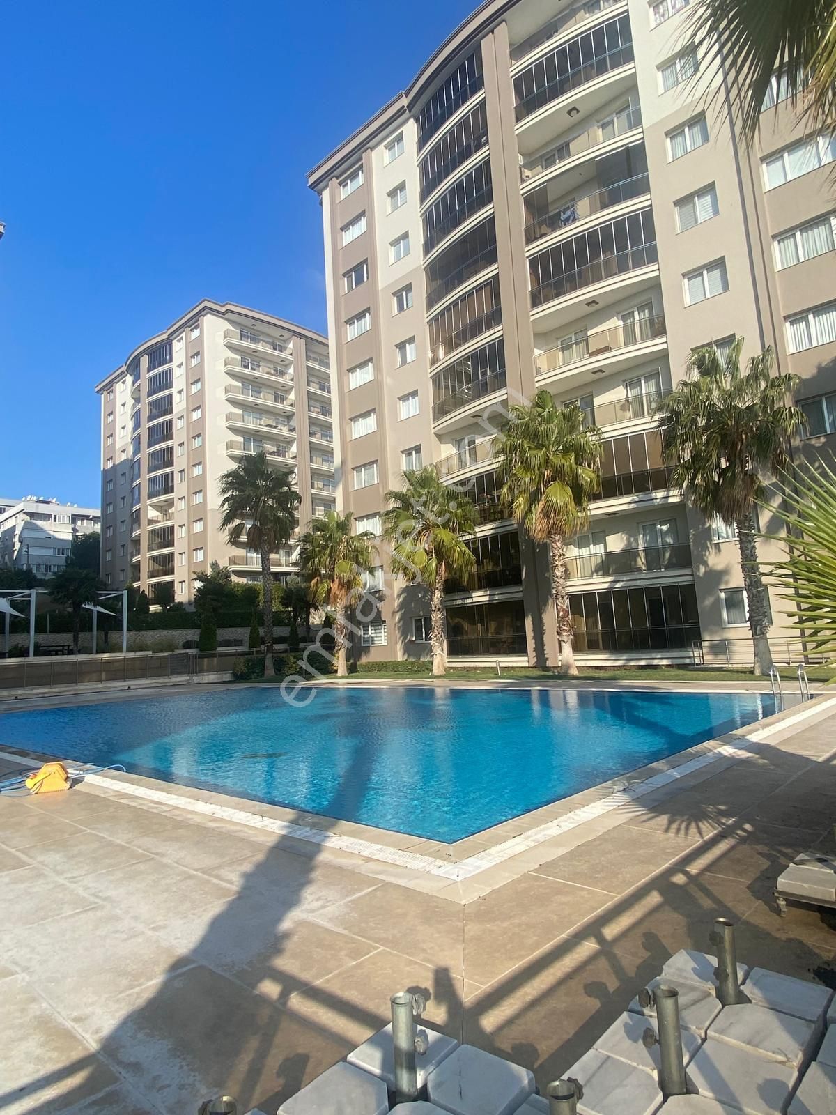 Prestij Evlerinde Satılık 3+1 Havuzlu Daire